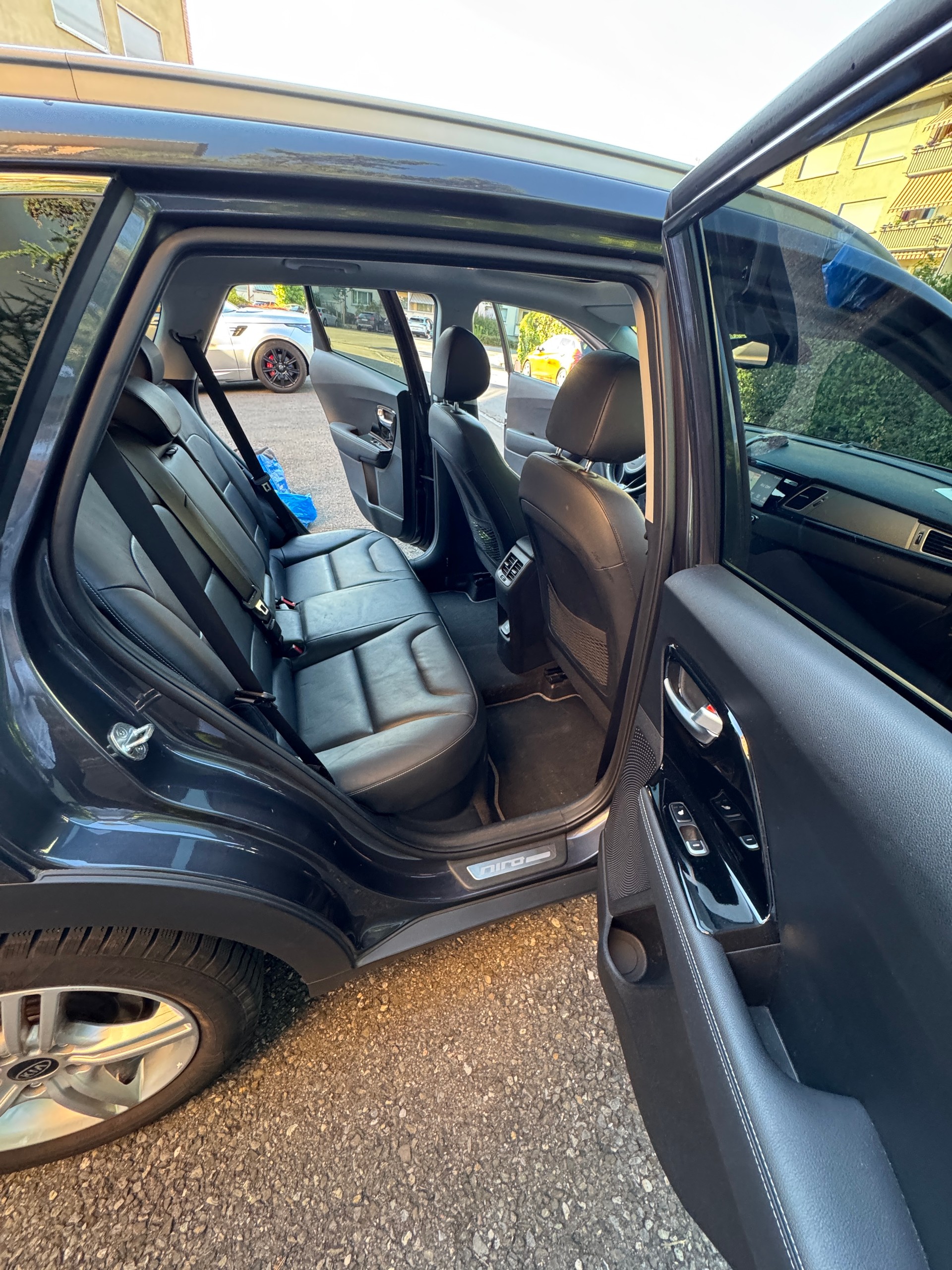 KIA Niro 1.6GDi Hybrid Style DCT-image-5