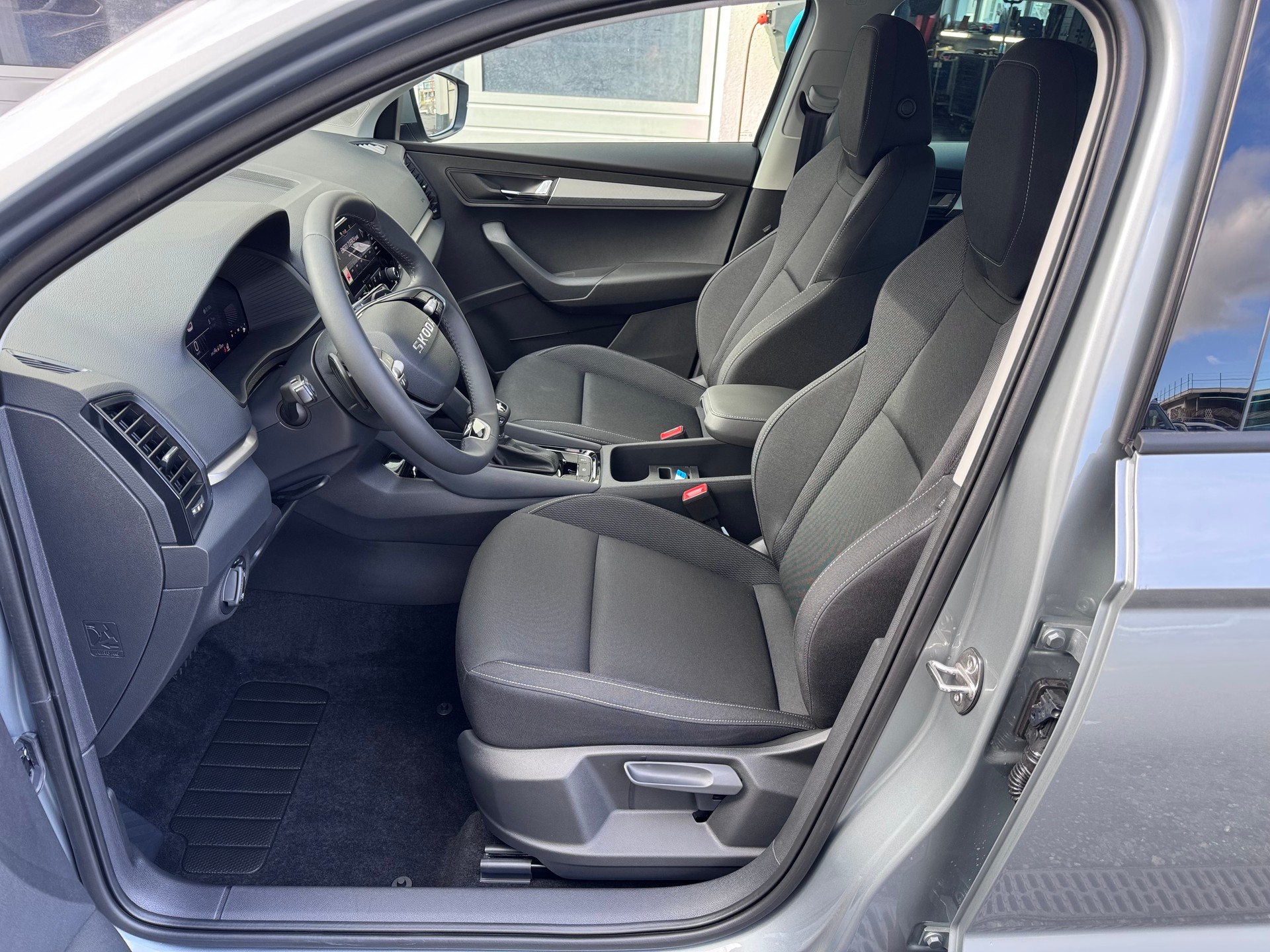 SKODA Karoq 1.5 TSI Selection DSG-image-7
