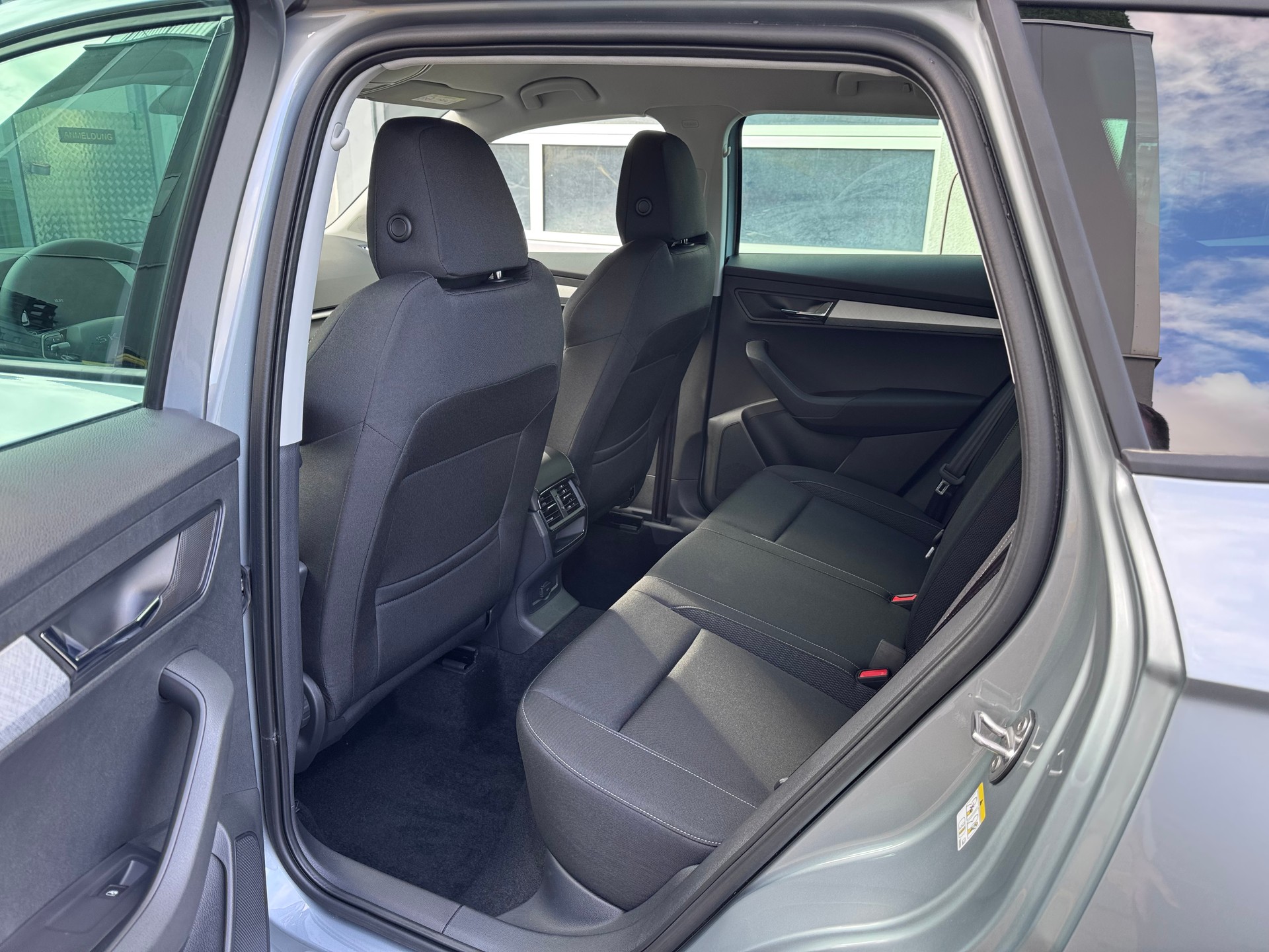 SKODA Karoq 1.5 TSI Selection DSG-image-9