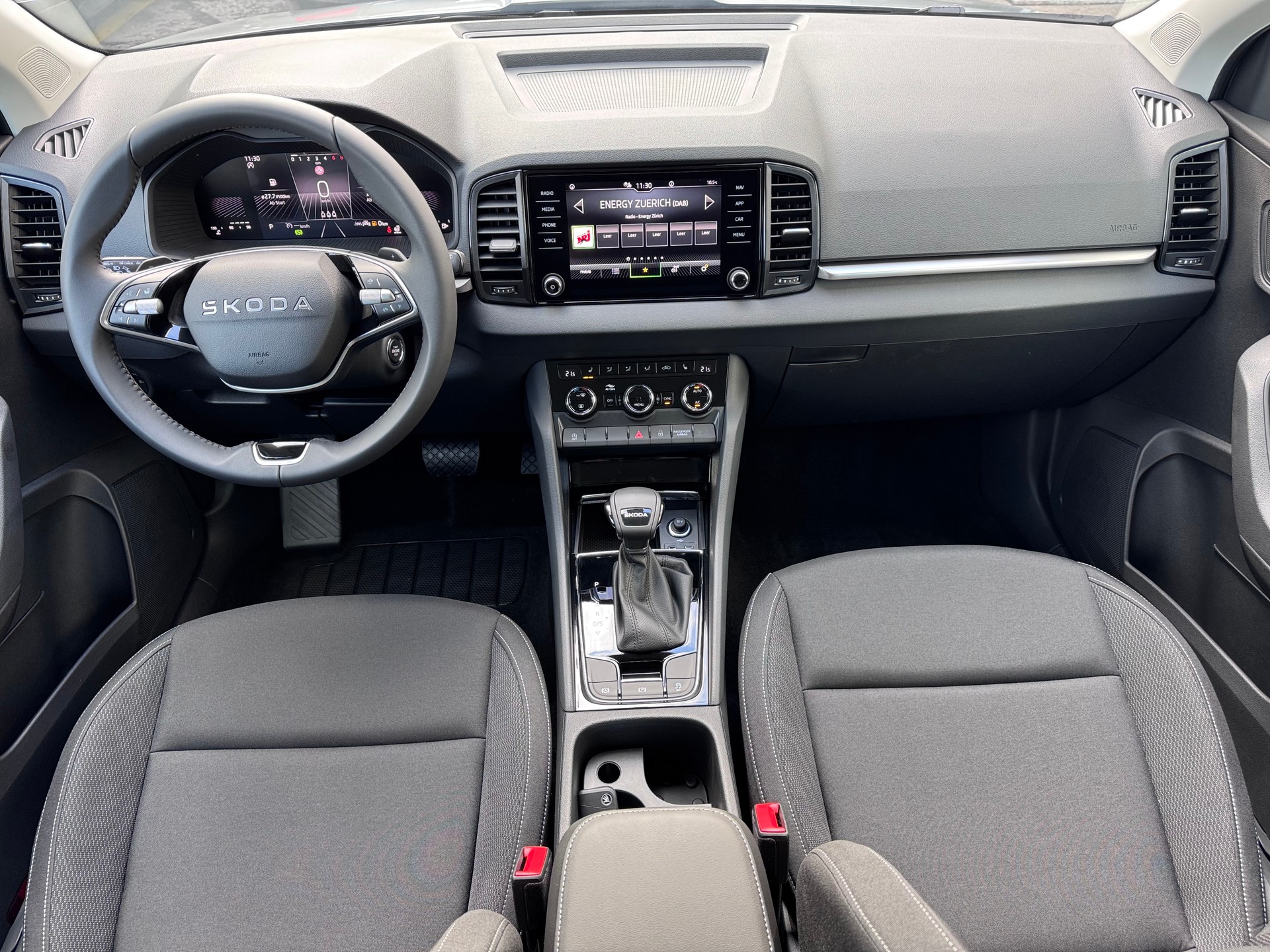 SKODA Karoq 1.5 TSI Selection DSG-image-4