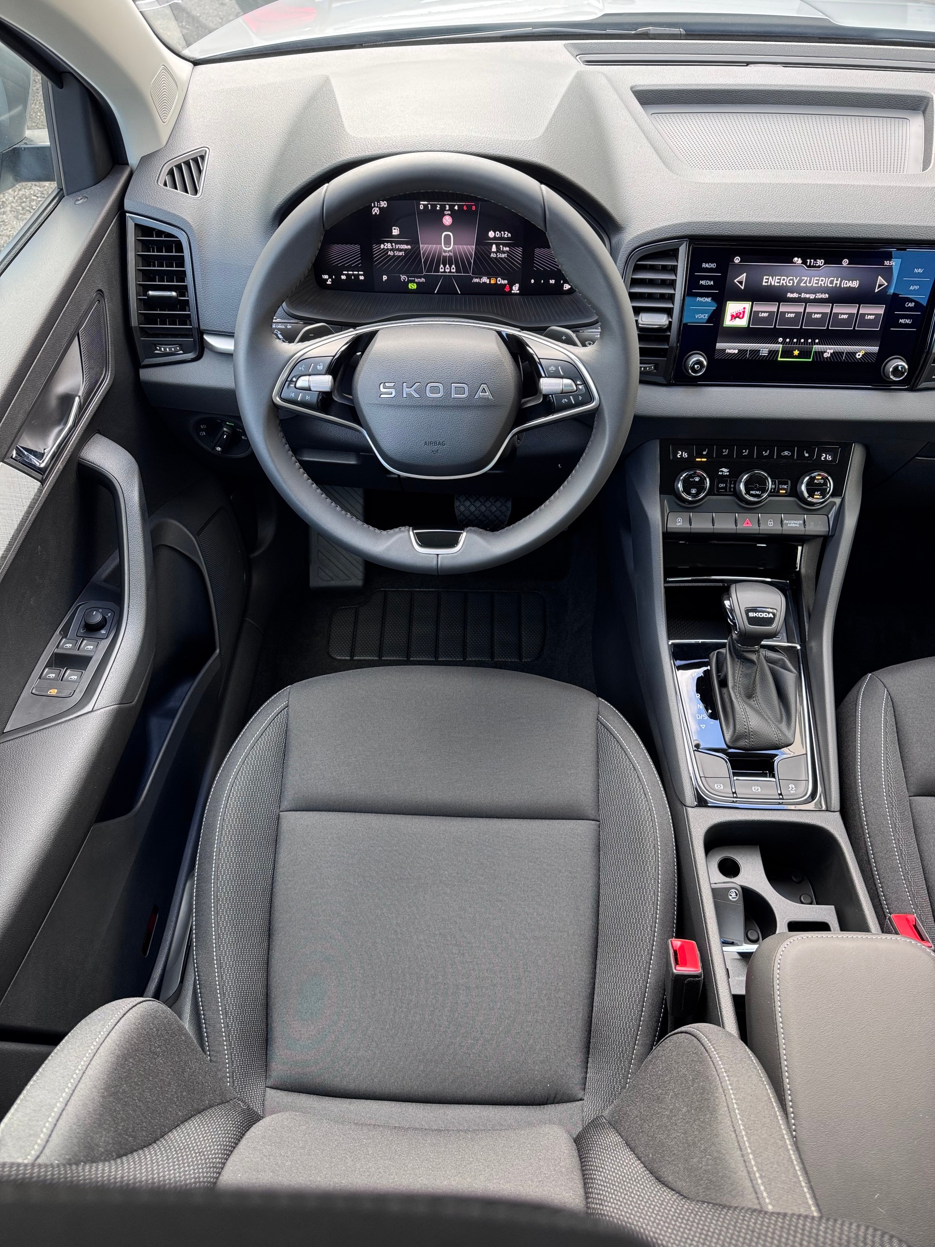 SKODA Karoq 1.5 TSI Selection DSG-image-6