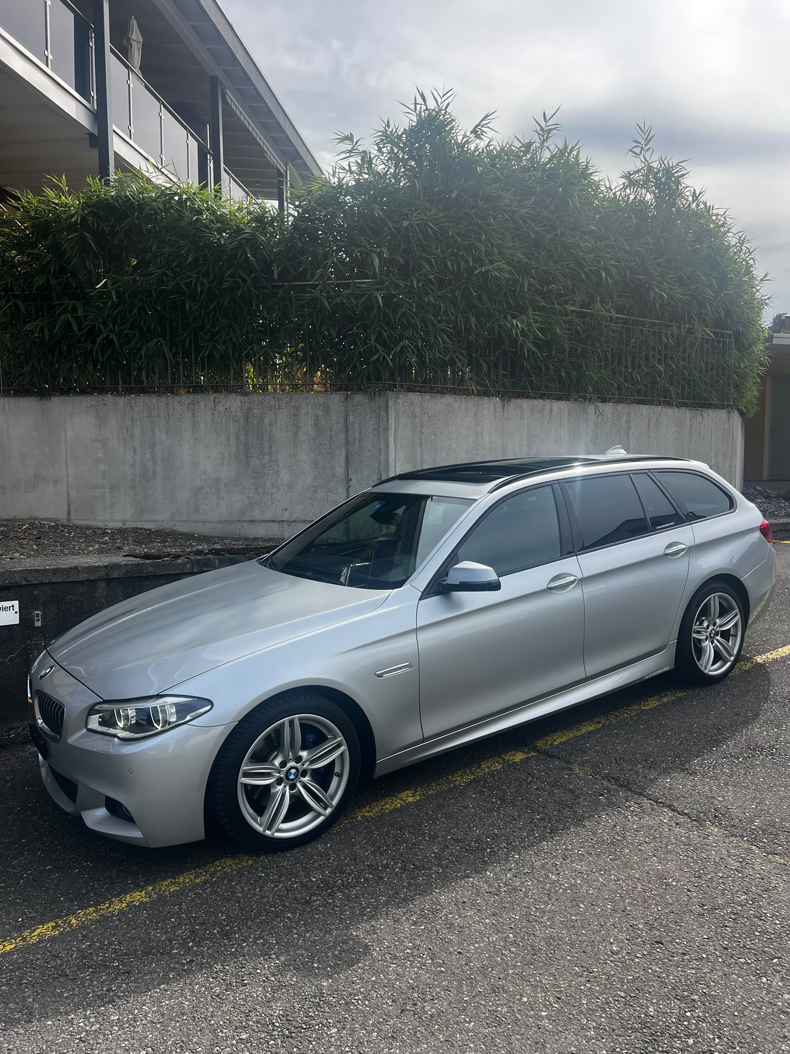 BMW 530d Touring xDrive Modern Line Steptronic-image-5