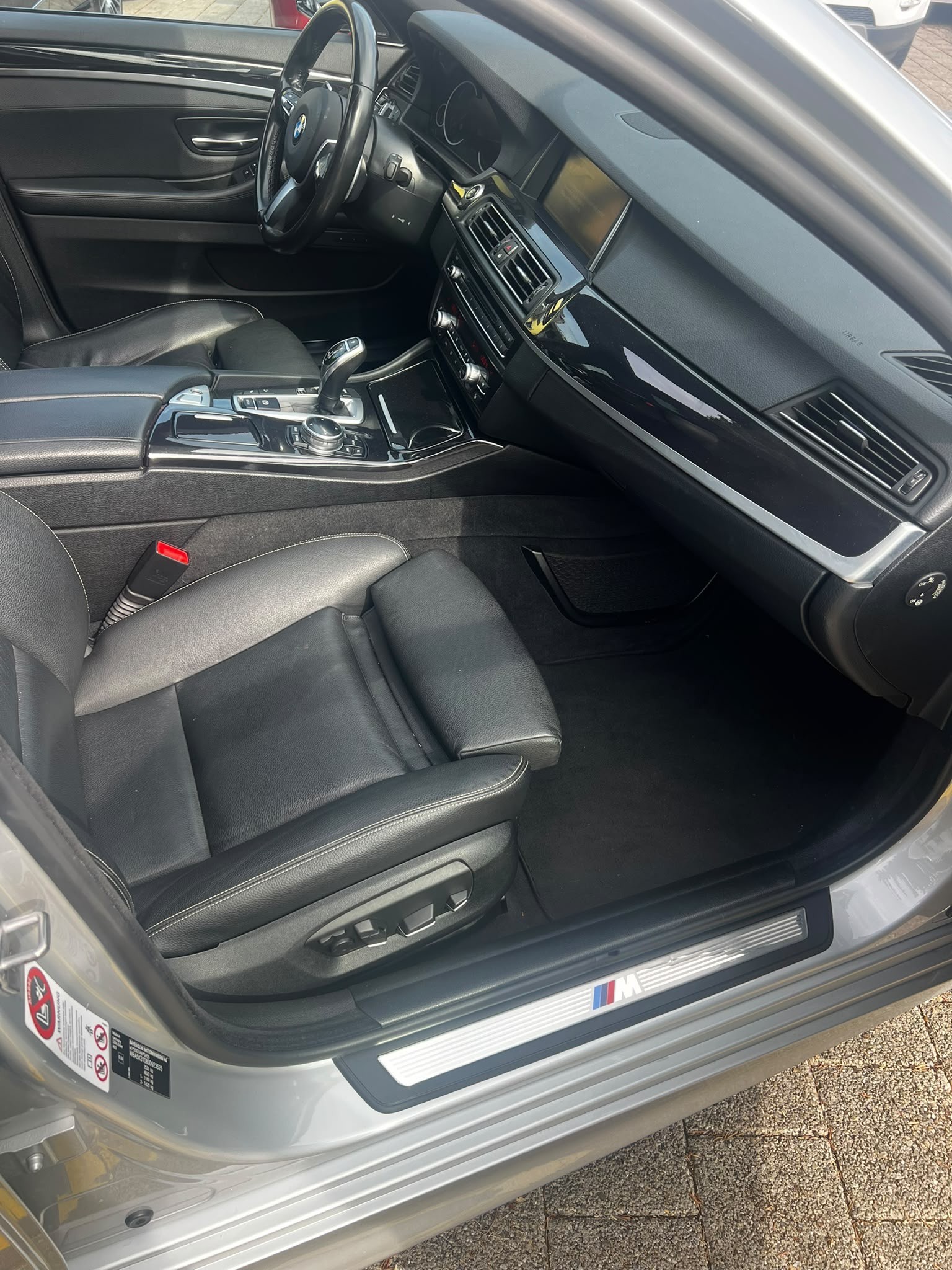 BMW 530d Touring xDrive Modern Line Steptronic-image-13