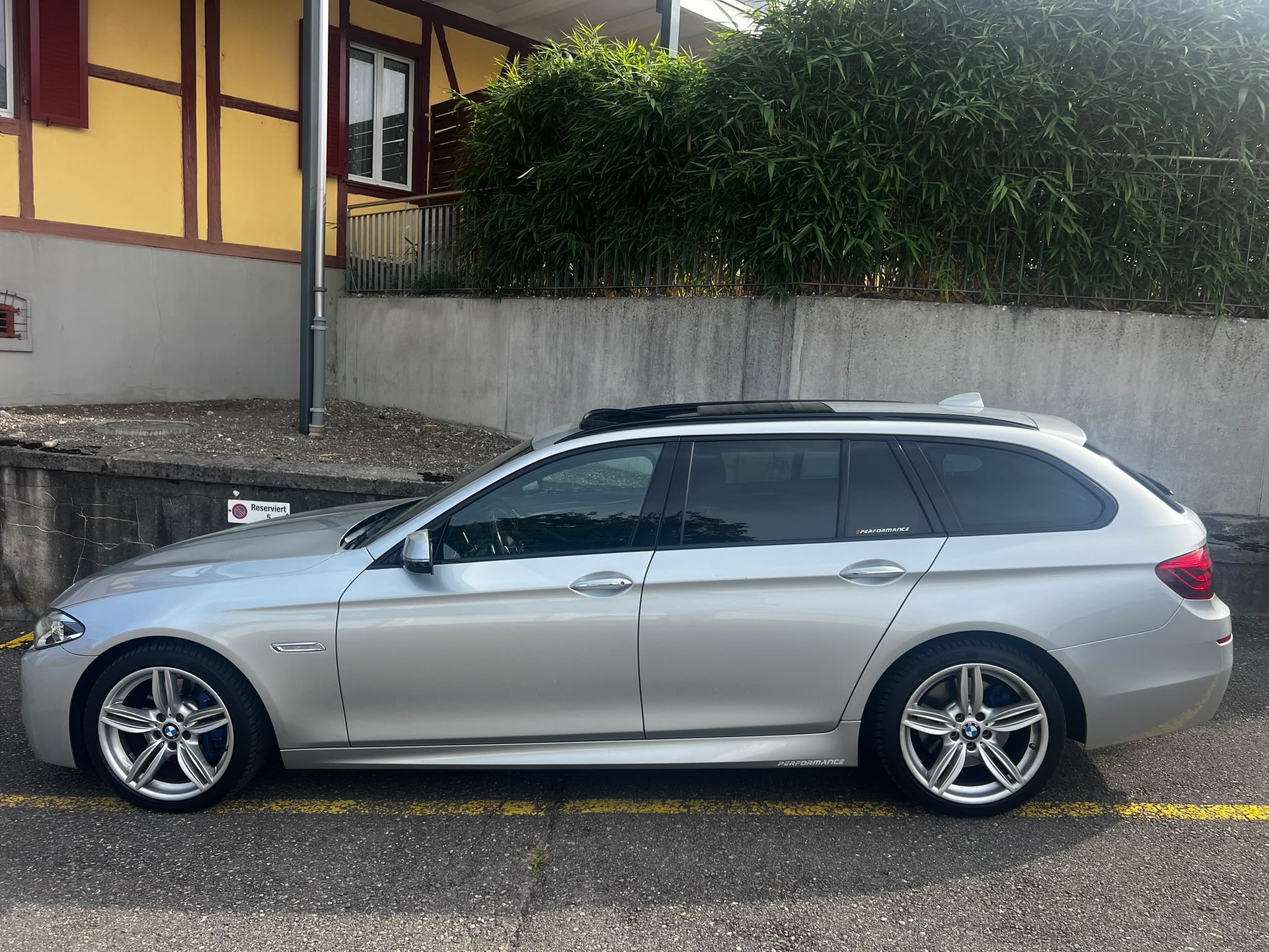 BMW 530d Touring xDrive Modern Line Steptronic-image-9
