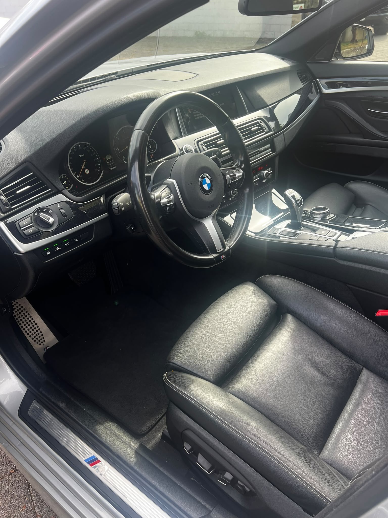 BMW 530d Touring xDrive Modern Line Steptronic-image-11