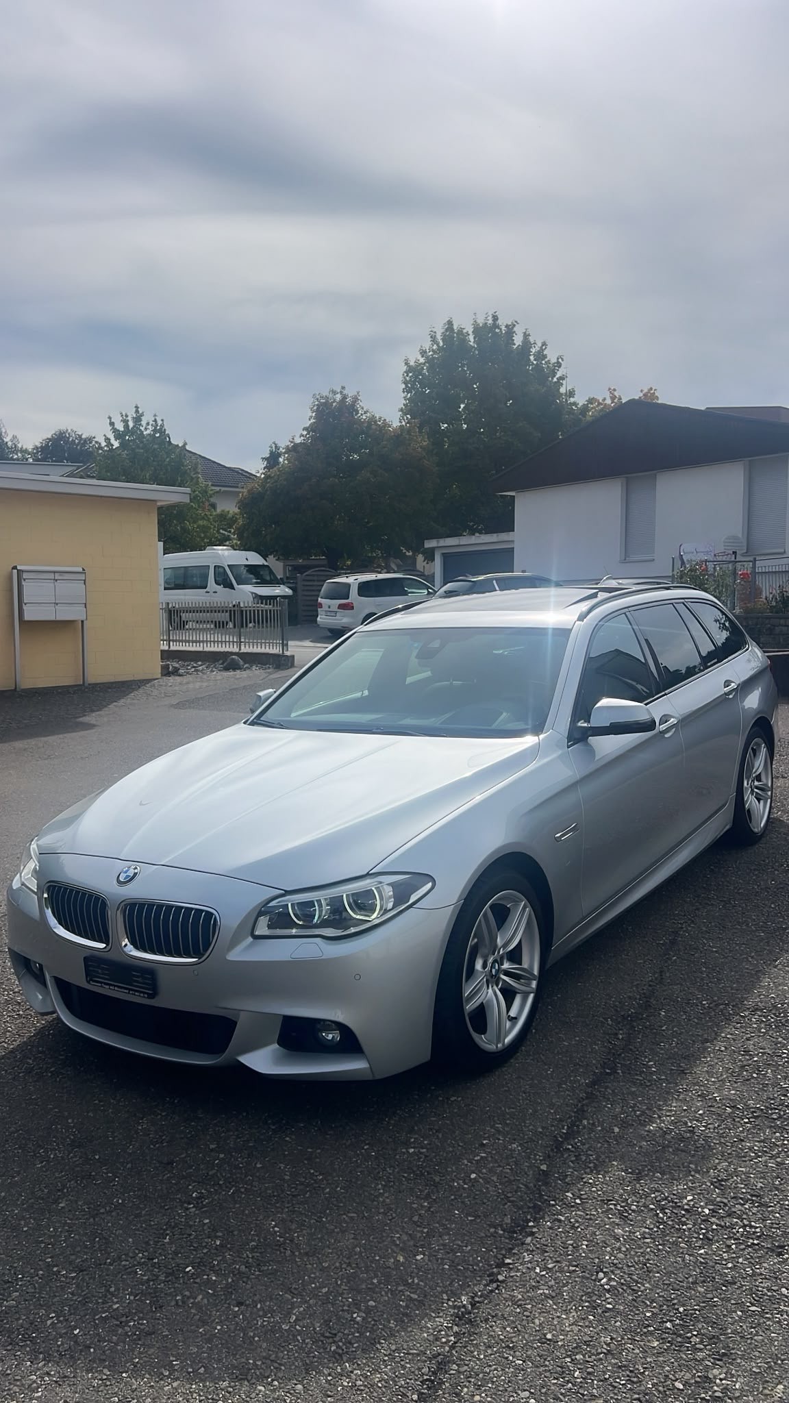 BMW 530d Touring xDrive Modern Line Steptronic-image-4