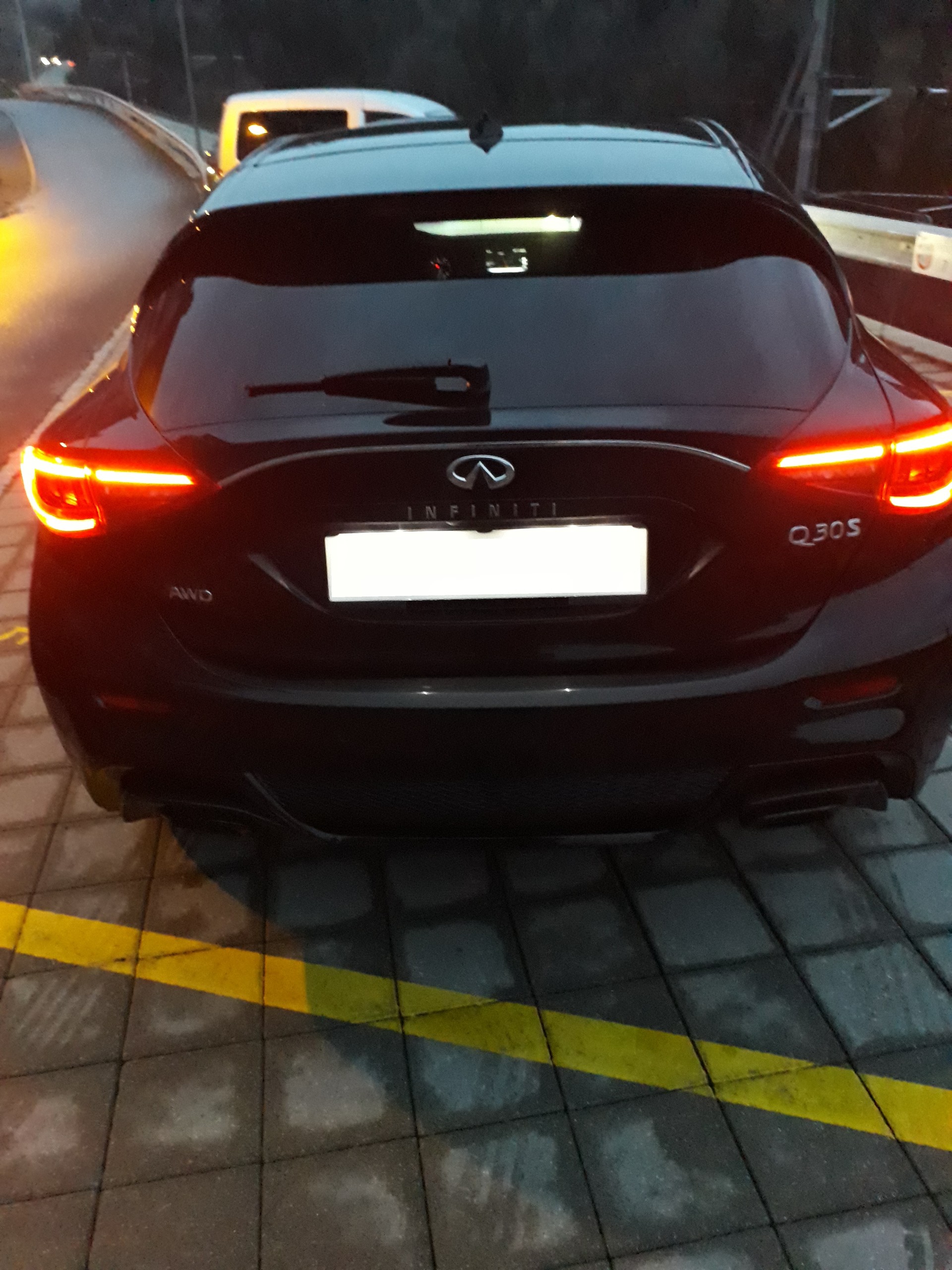 INFINITI 2.0t Sport City DCT AWD-image-1