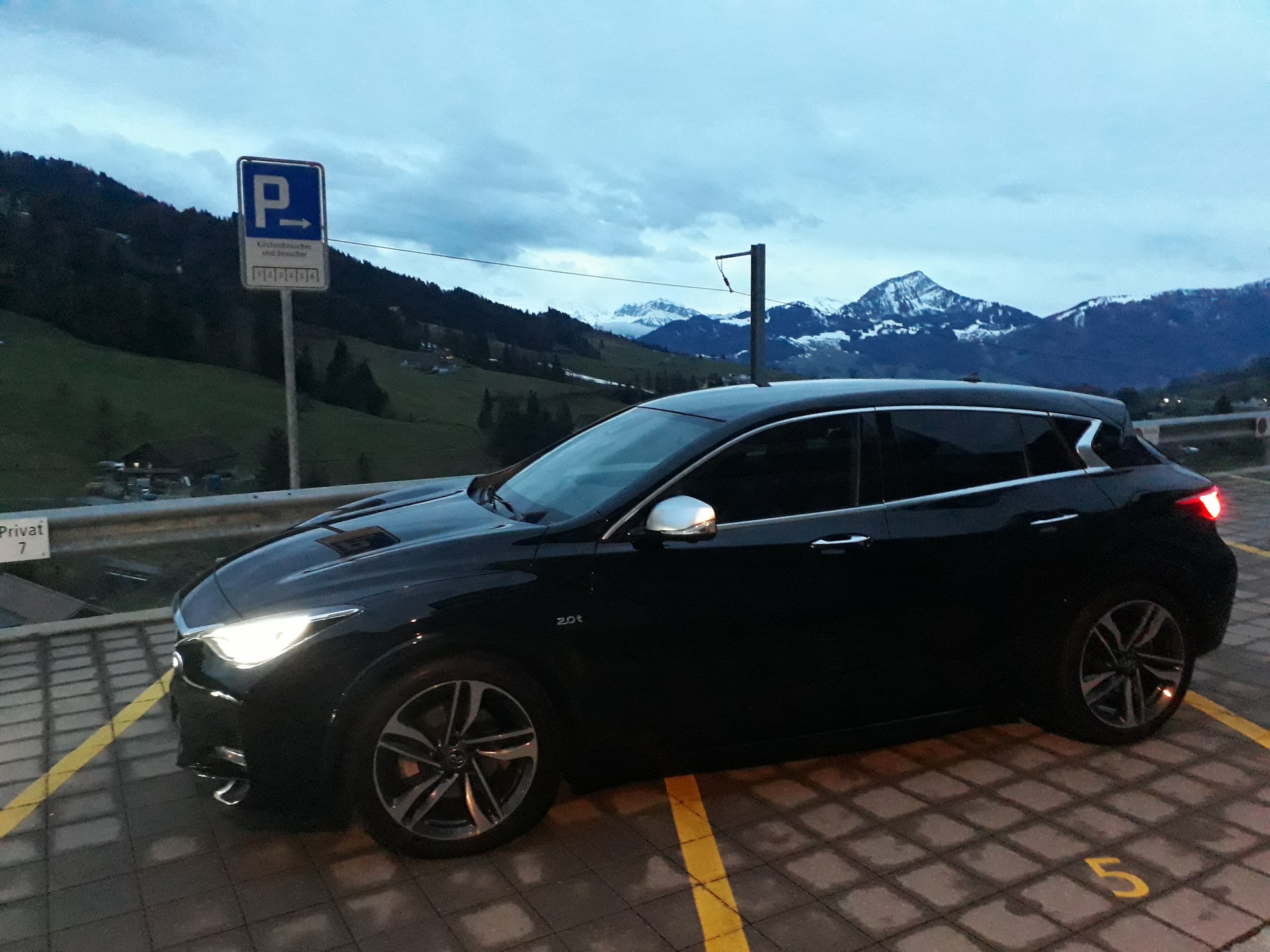 INFINITI 2.0t Sport City DCT AWD
