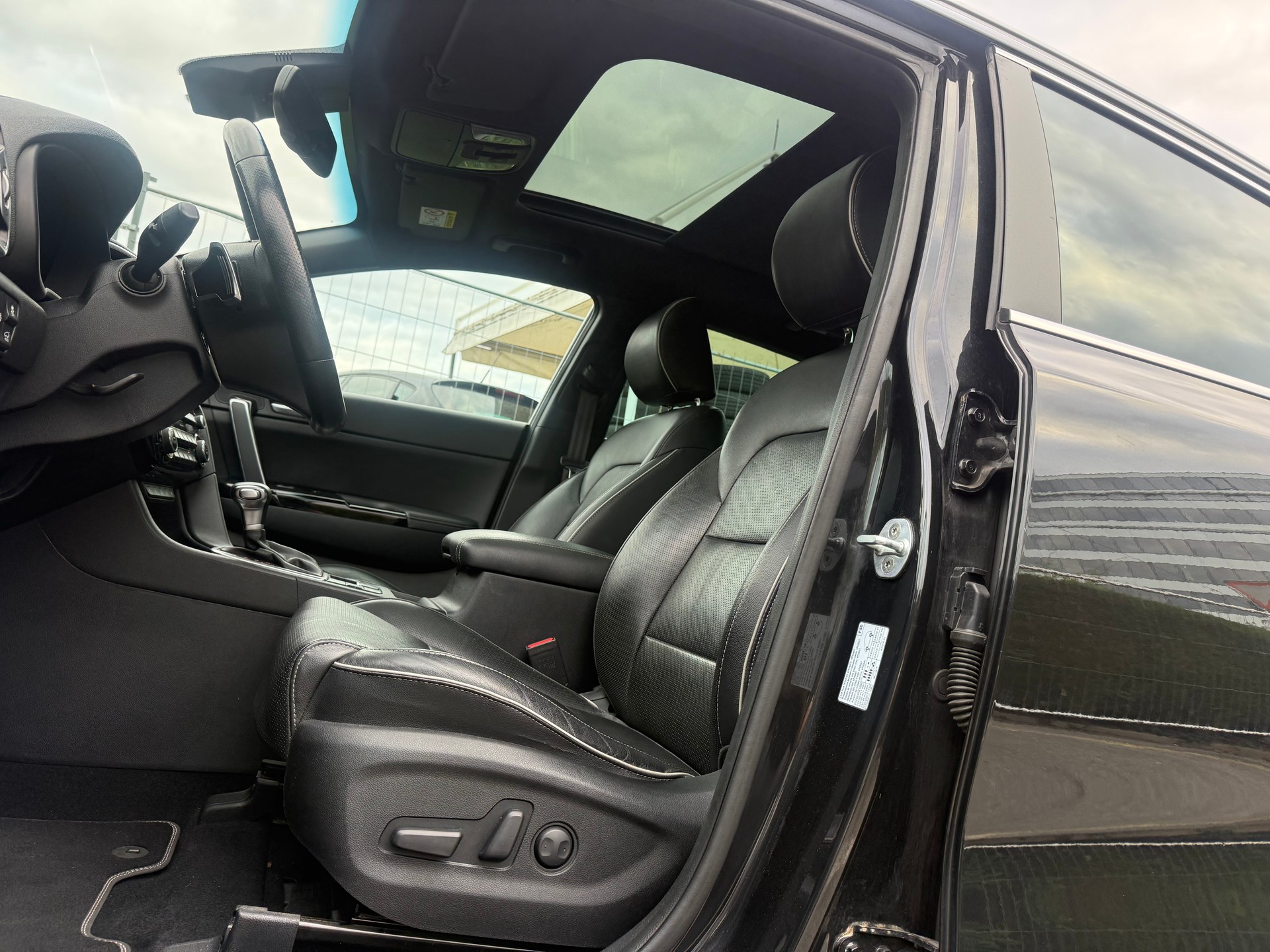 KIA Sportage 2.0CRDi Style GT Line 4WD Automat-image-9