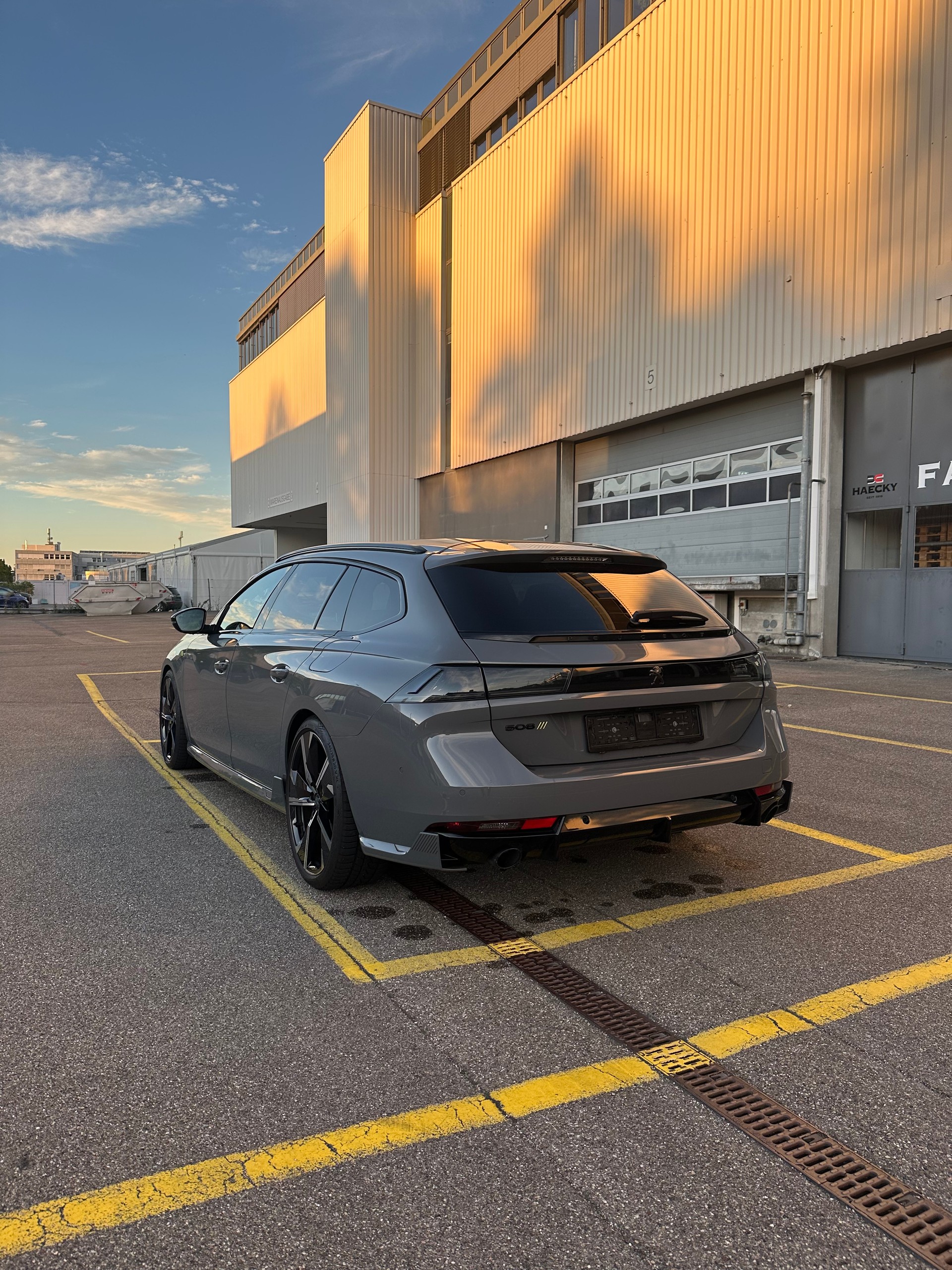 PEUGEOT 1.6 Plug-in Hybrid4 PSE-image-1