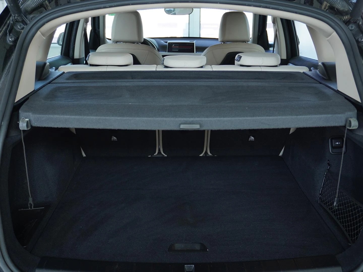 BMW X1 xDrive 18d Essential Edition Steptronic-image-10