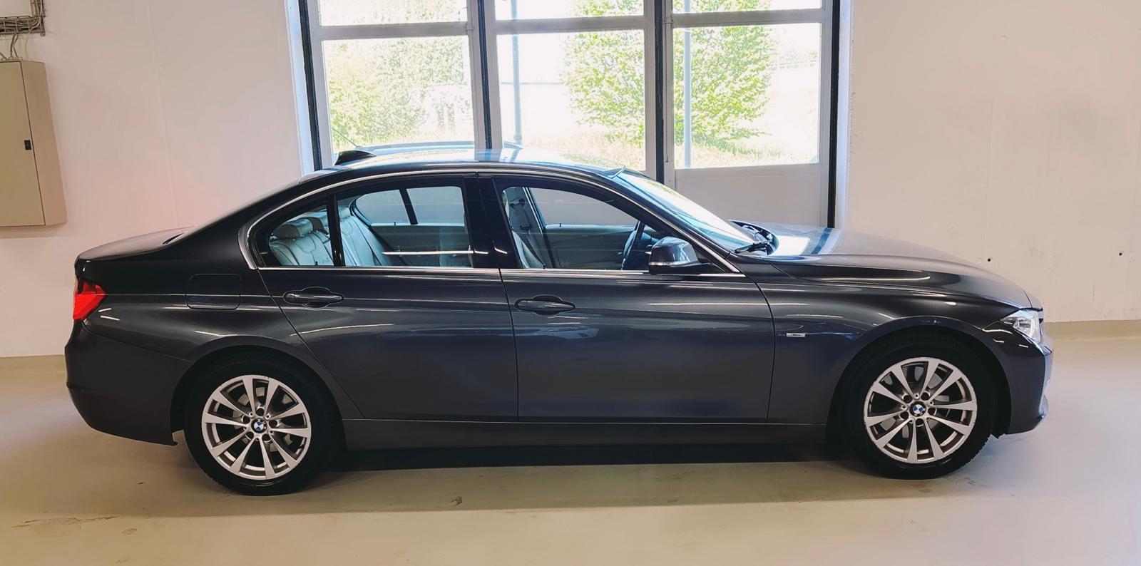 BMW 328i xDrive Steptronic-image-4