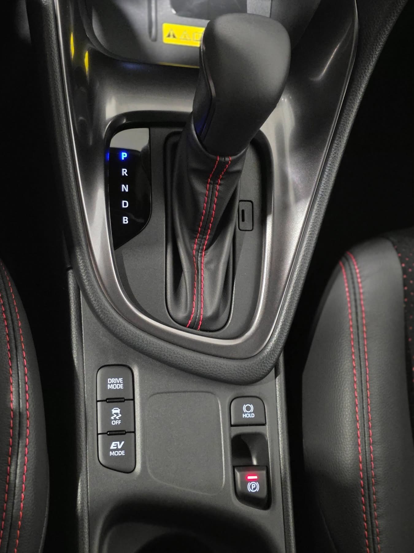 TOYOTA Yaris 1.5 GR Sport e-CVT-image-15
