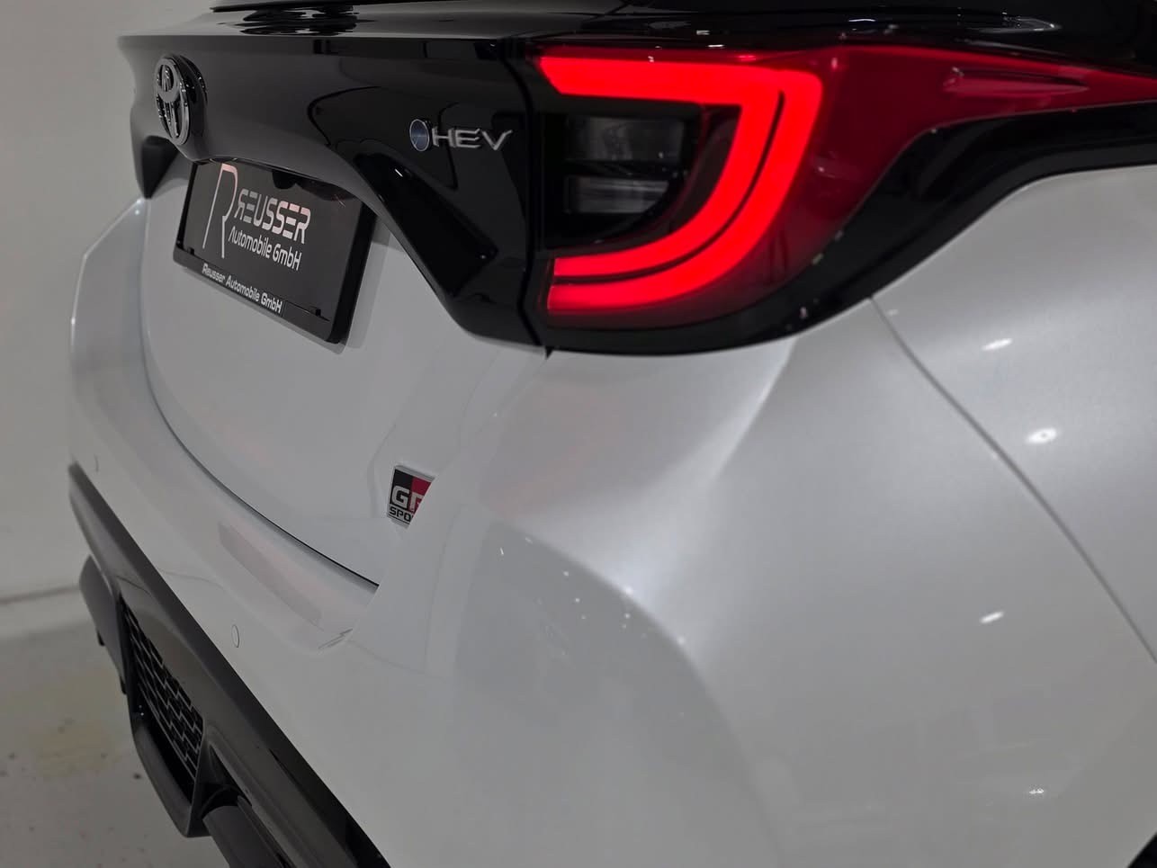 TOYOTA Yaris 1.5 GR Sport e-CVT-image-27