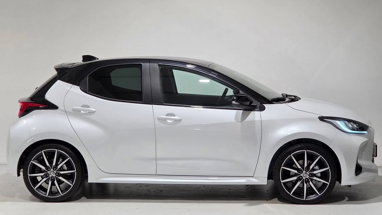 TOYOTA Yaris 1.5 GR Sport e-CVT-image-29