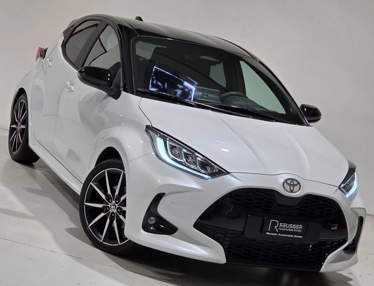 TOYOTA Yaris 1.5 GR Sport e-CVT-image-28