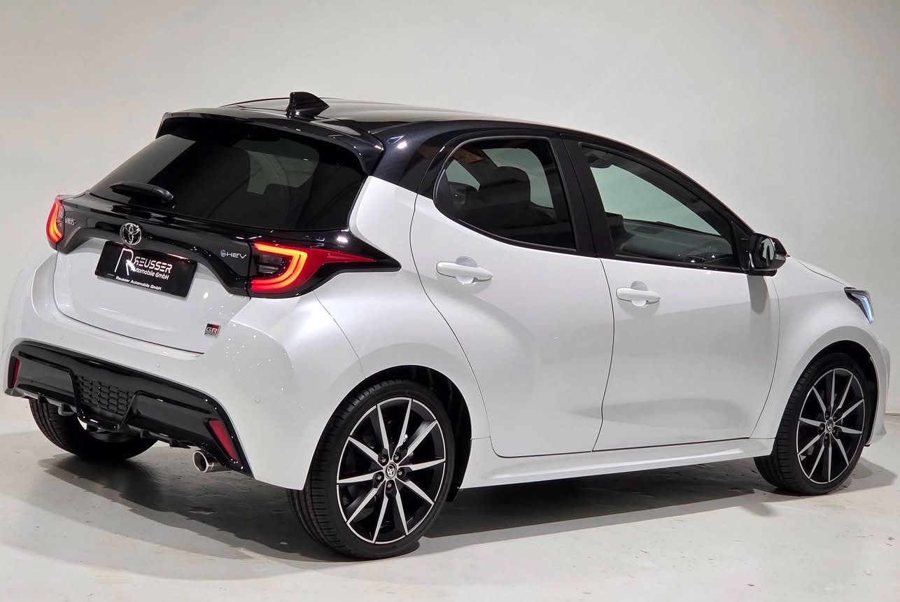 TOYOTA Yaris 1.5 GR Sport e-CVT-image-30