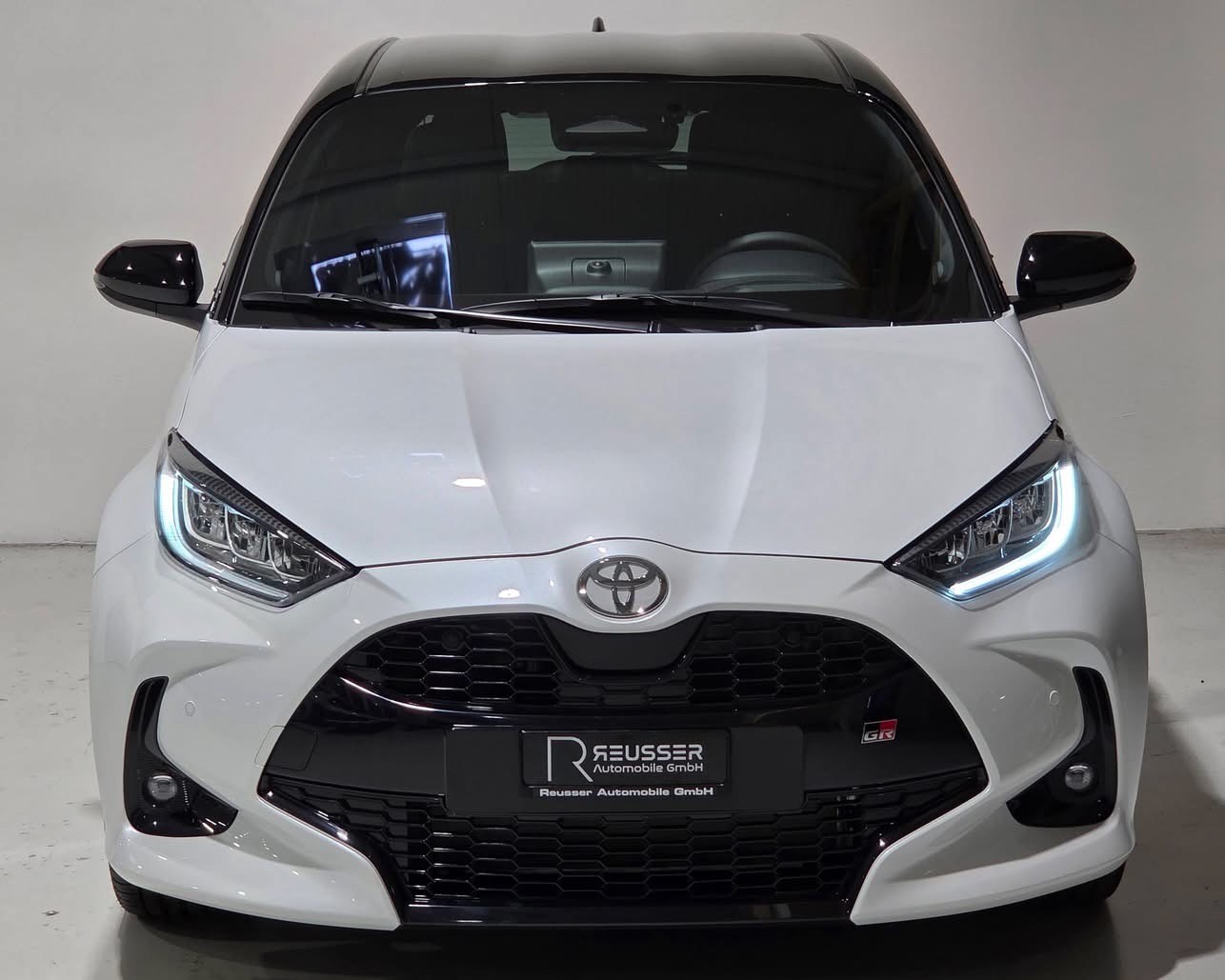 TOYOTA Yaris 1.5 GR Sport e-CVT-image-24