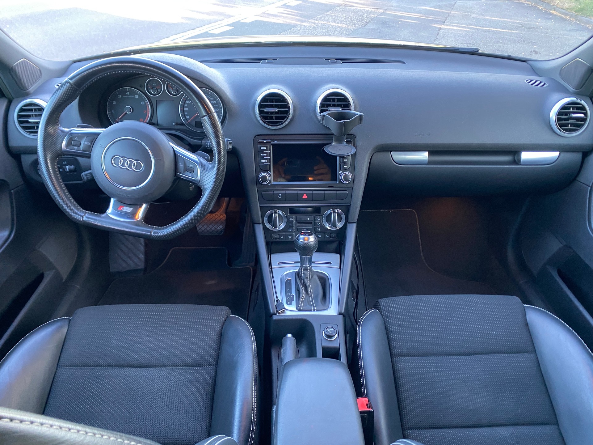 AUDI A3 Sportback 2.0 TFSI Style S-tronic-image-9