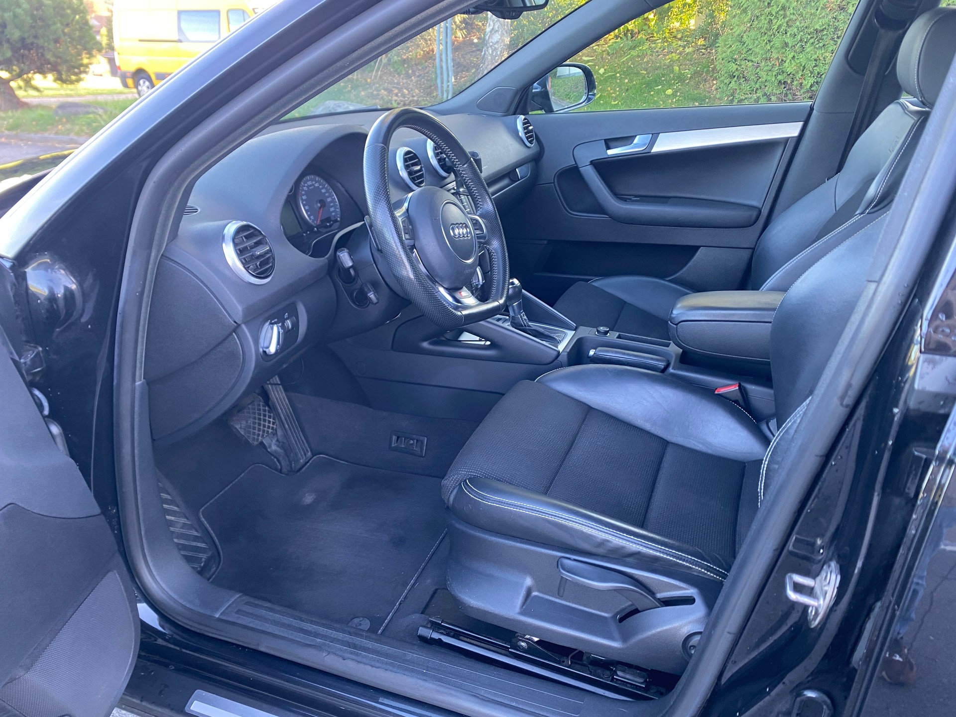 AUDI A3 Sportback 2.0 TFSI Style S-tronic-image-11
