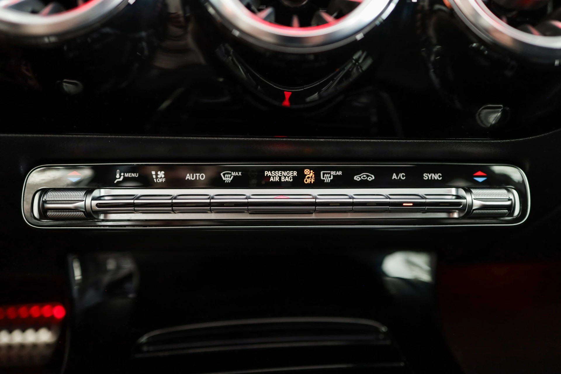 MERCEDES-BENZ A 180 7G-DCT Pack Premium Plus / Head-up display / Caméras 360°-image-15