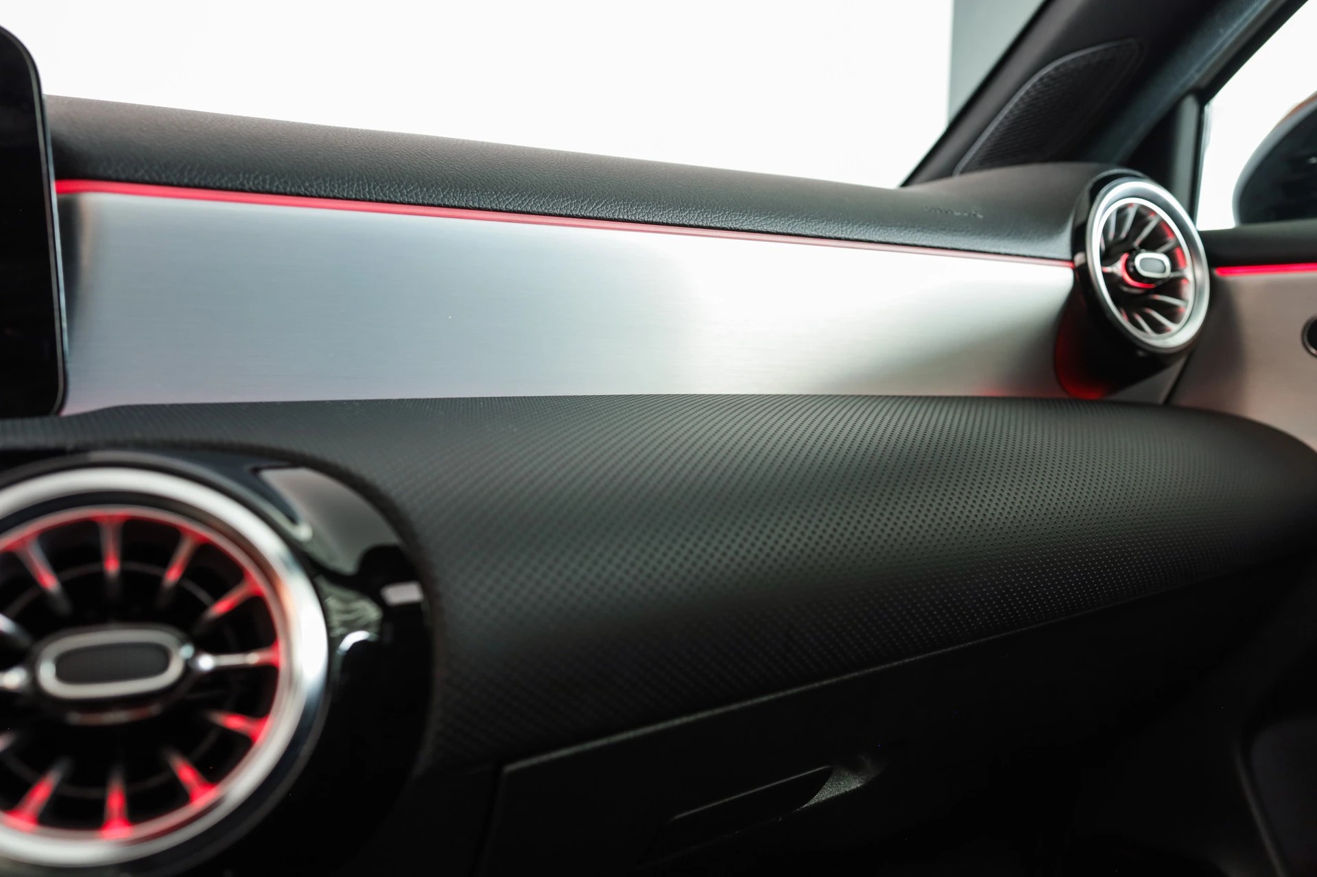 MERCEDES-BENZ A 180 7G-DCT Pack Premium Plus / Head-up display / Caméras 360°-image-18