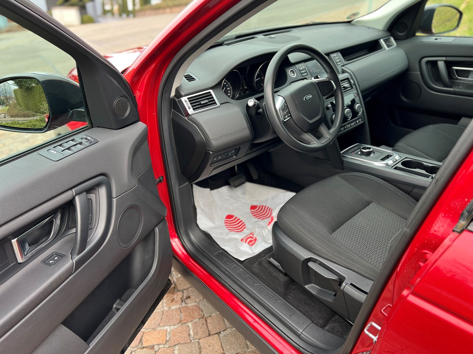 LAND ROVER Discovery Sport 2.0 TD4 Pure AT9-image-6