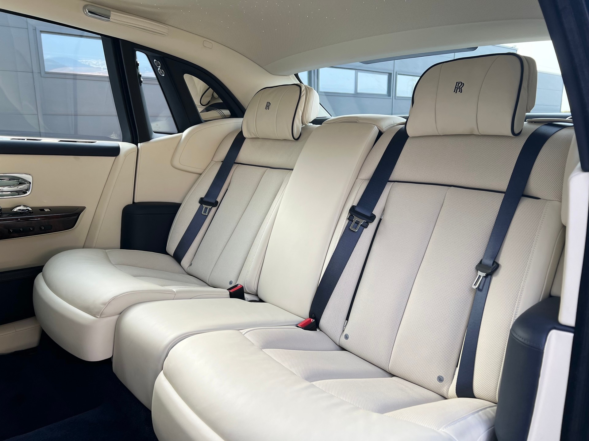 ROLLS-ROYCE Phantom VIII SWB-image-15