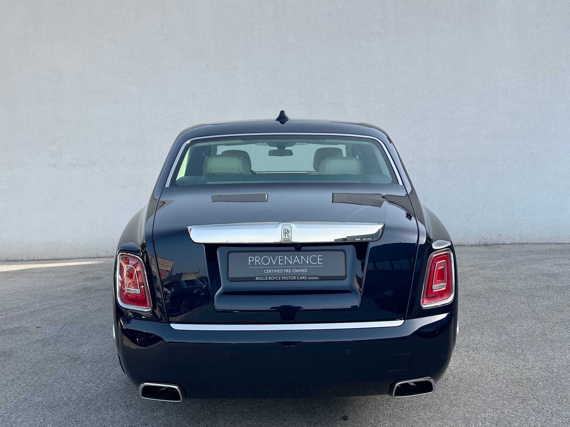 ROLLS-ROYCE Phantom VIII SWB-image-5