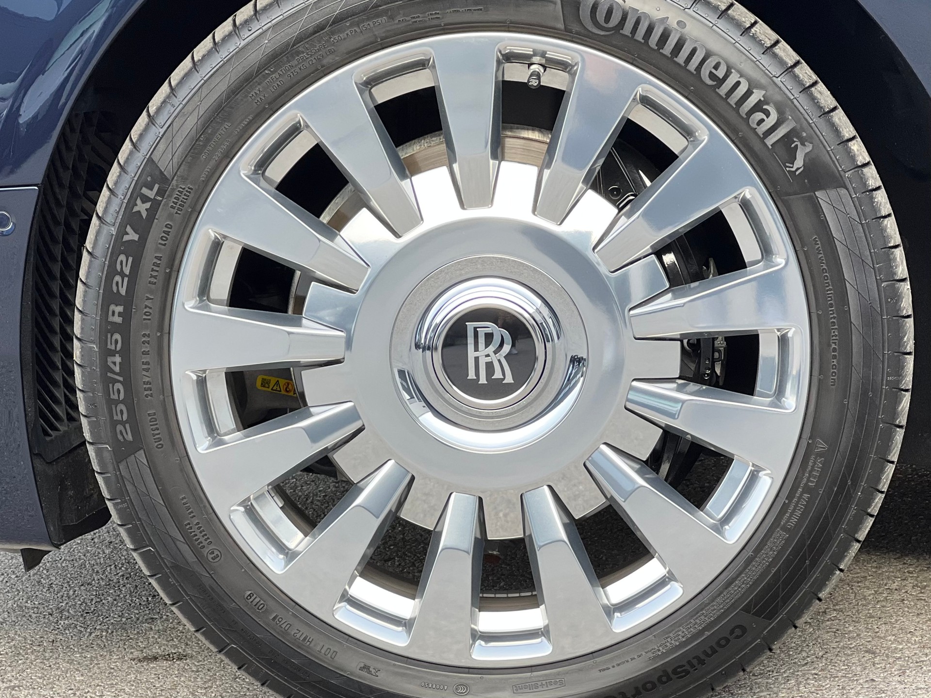 ROLLS-ROYCE Phantom VIII SWB-image-9