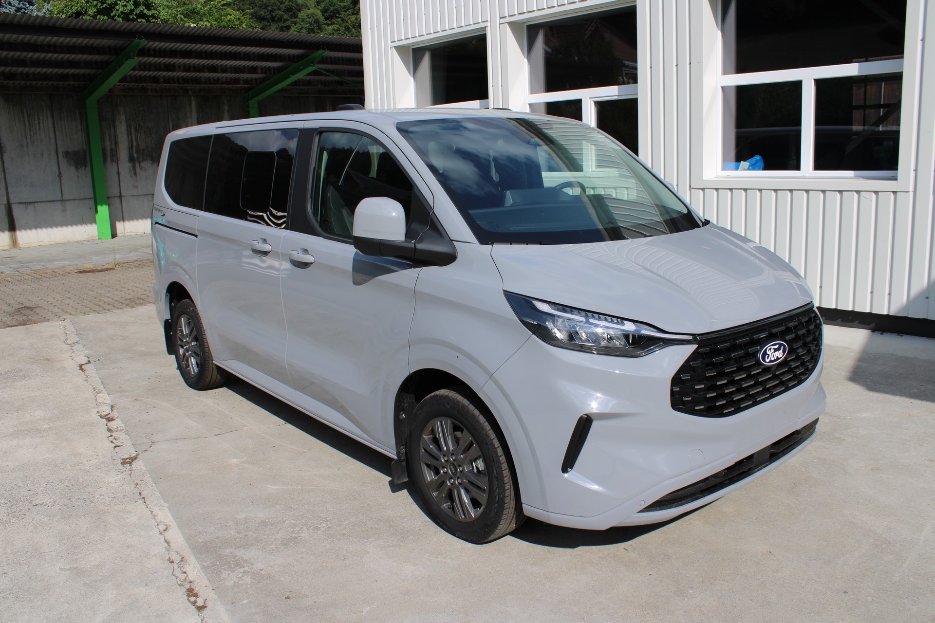 FORD TOURNEO CUSTOM Titanium L1-image-0