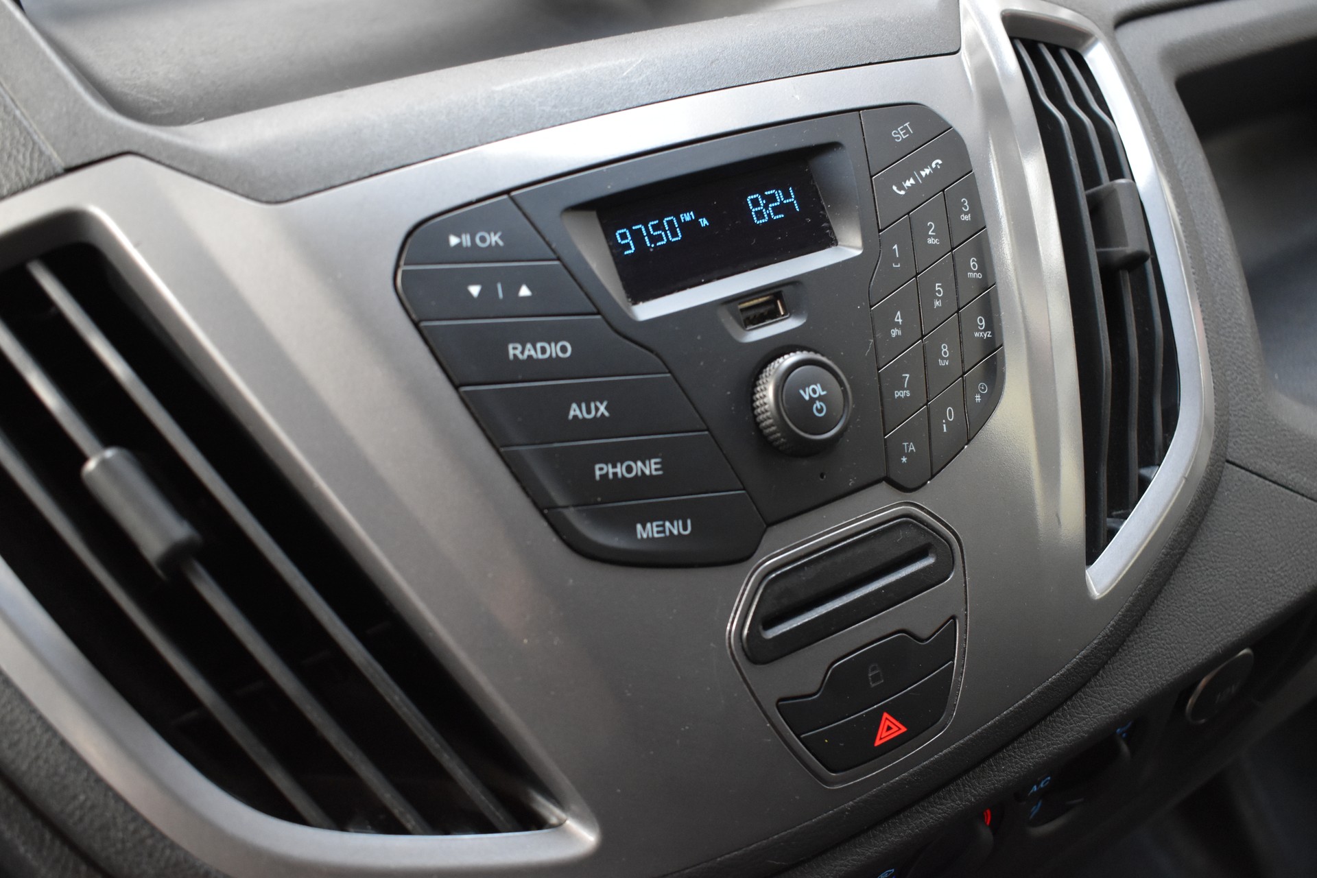 FORD Transit Van 310 L2H2 2.2 TDCi ECO 125 Ambiente-image-10