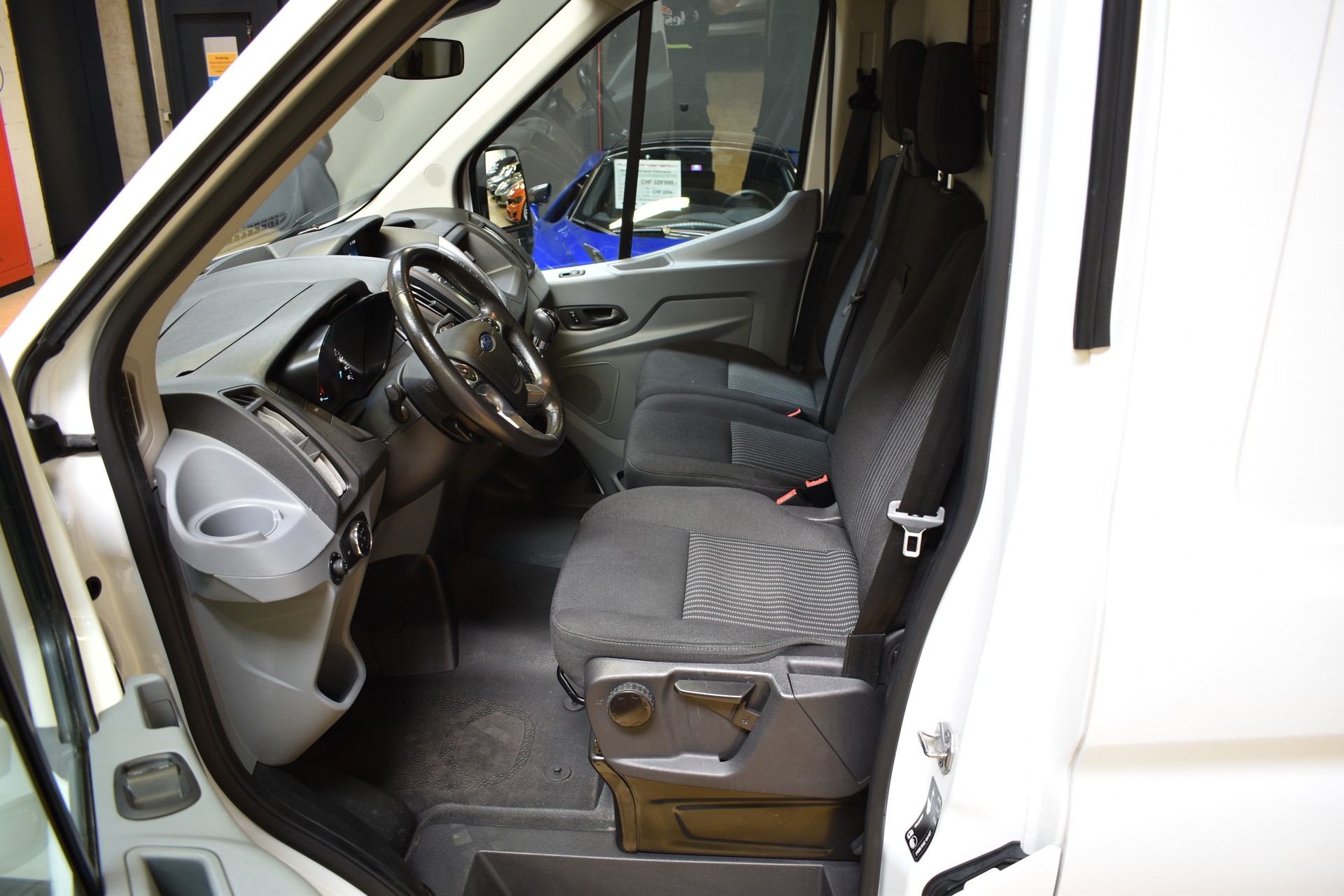 FORD Transit Van 310 L2H2 2.2 TDCi ECO 125 Ambiente-image-8