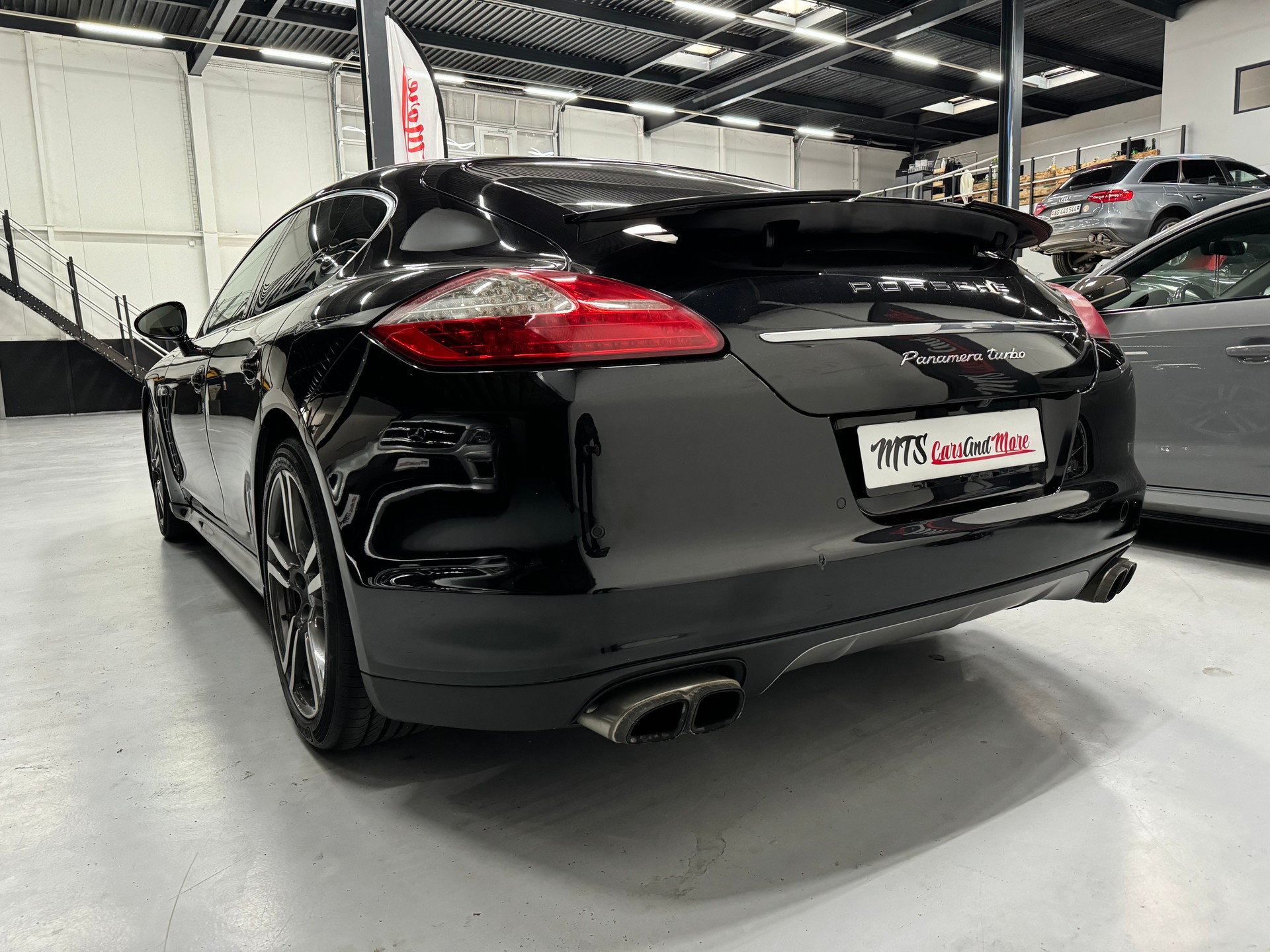 PORSCHE Panamera Turbo 4.8 PDK-image-8