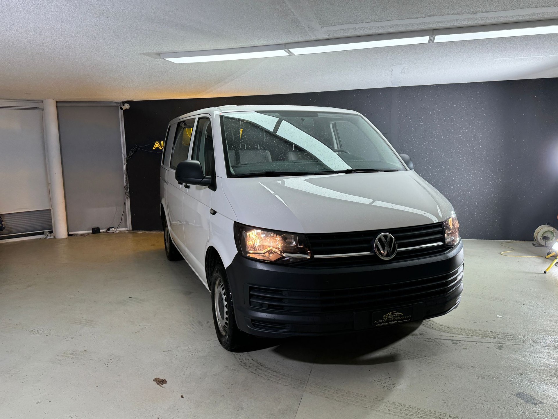 VW T6 2.0 TDI Entry-showroom-element-2