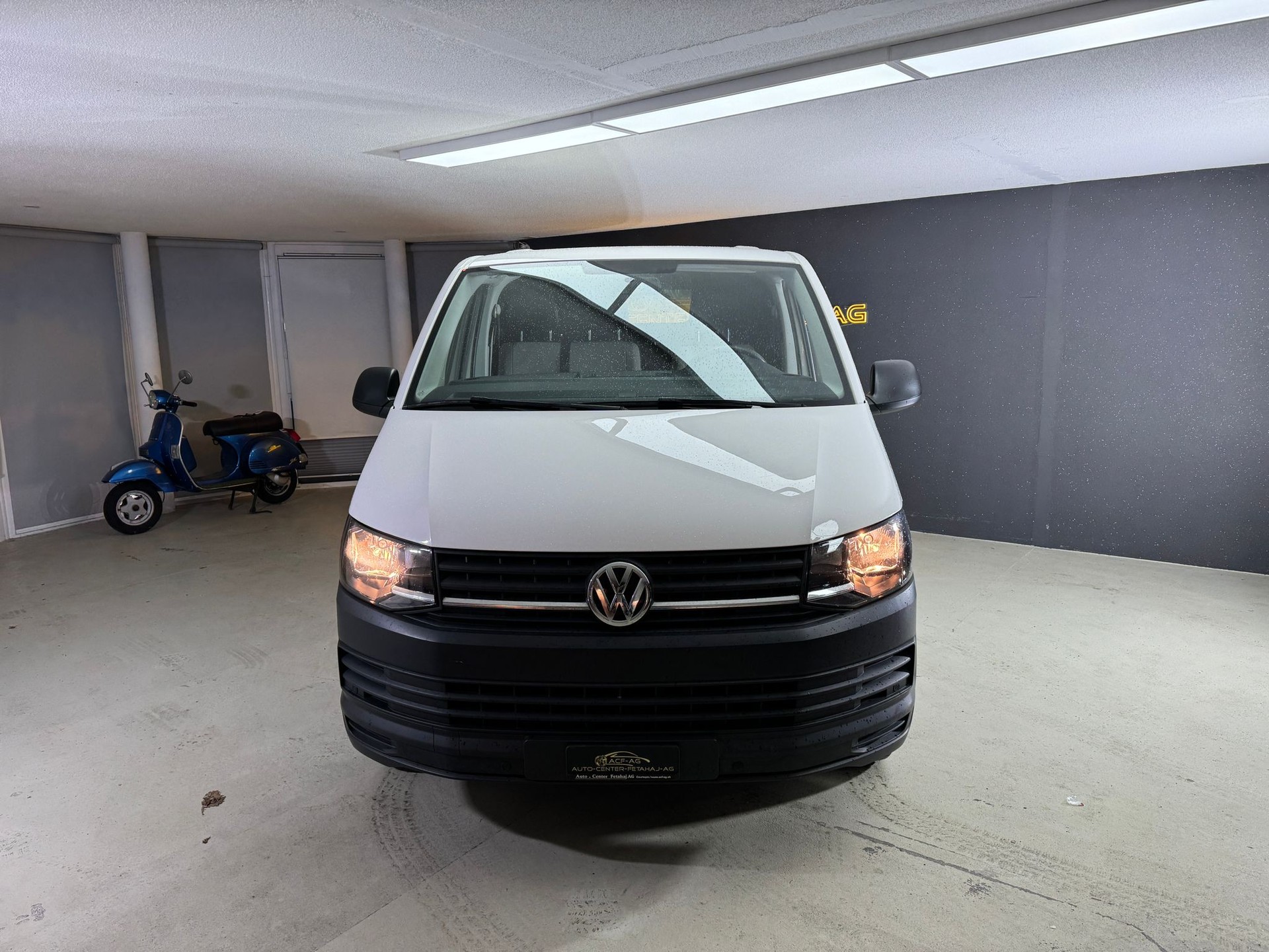VW T6 2.0 TDI Entry-showroom-element-1