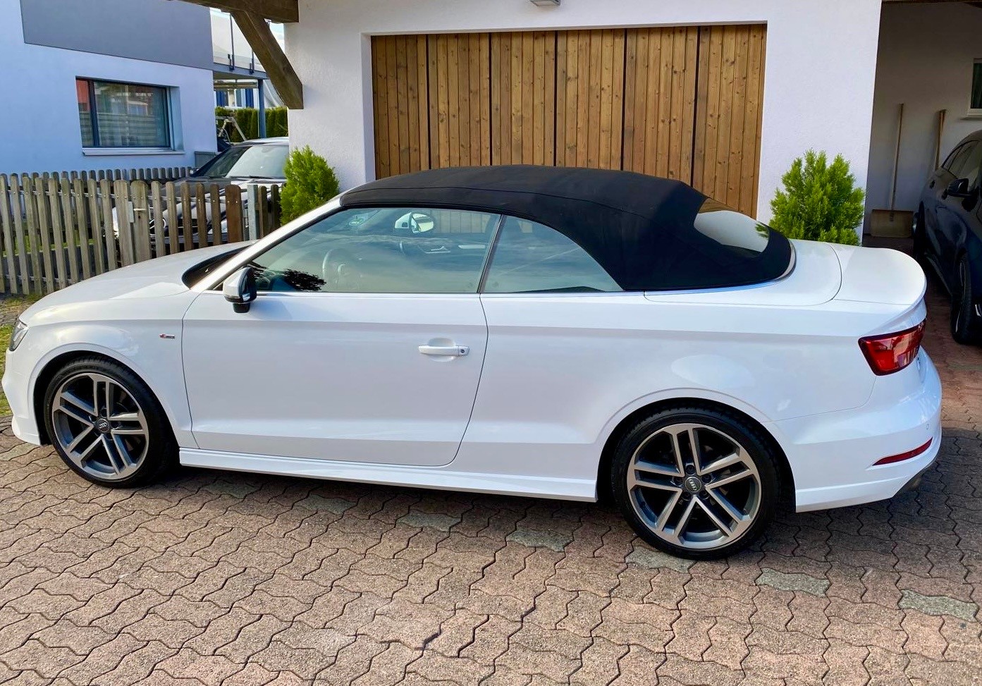 AUDI A3 Cabriolet 2.0 TFSI Sport quattro S-tronic-image-2