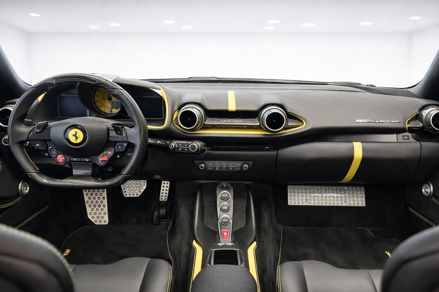 FERRARI 812 Superfast-image-9