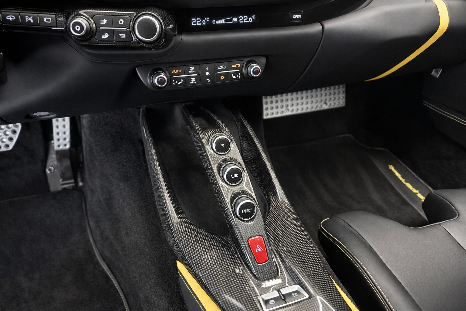 FERRARI 812 Superfast-image-7