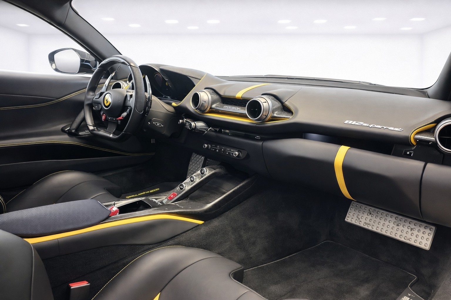 FERRARI 812 Superfast-image-11
