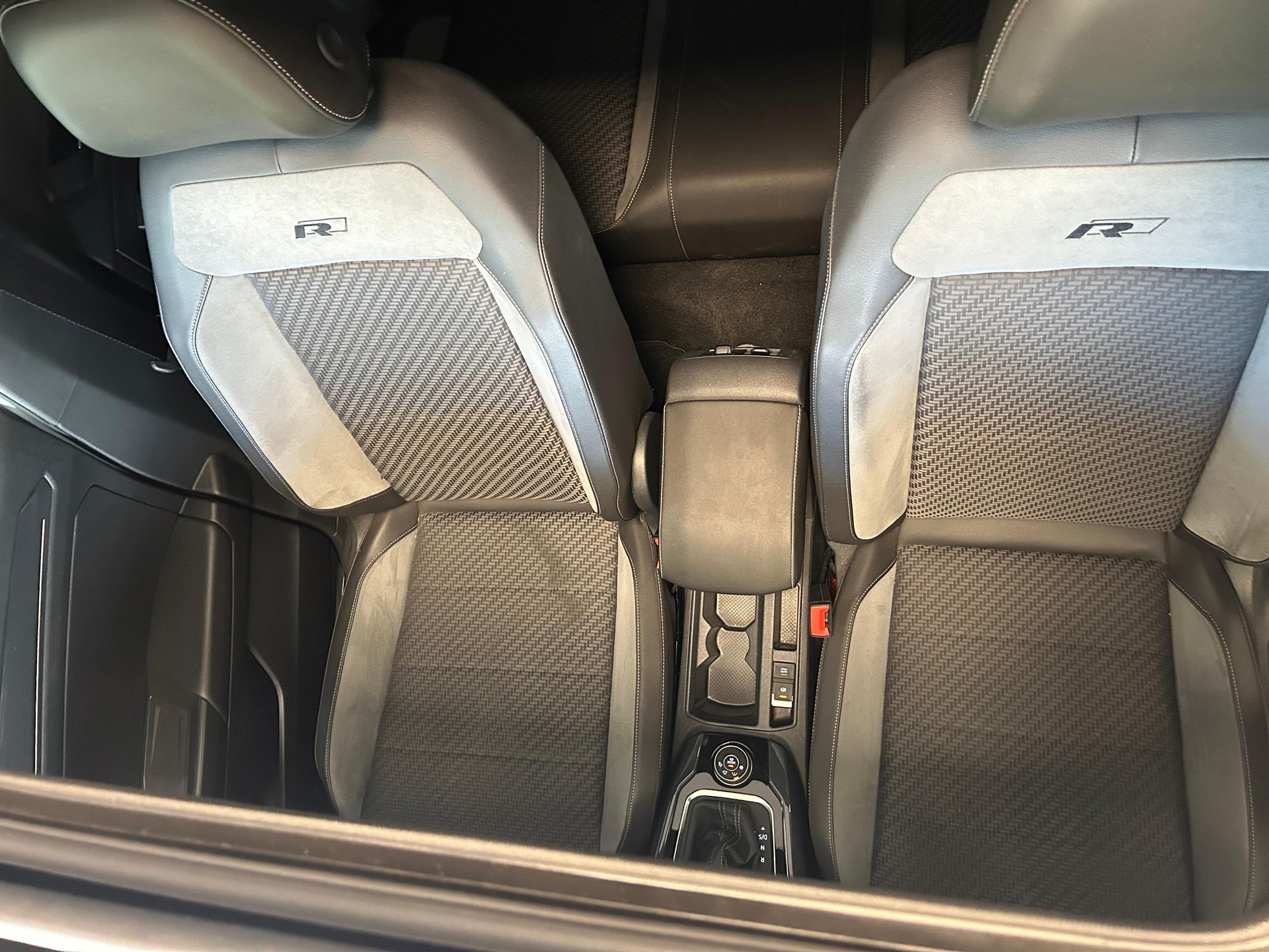 VW T-Roc 2.0 TSI R-Line DSG 4motion-image-2