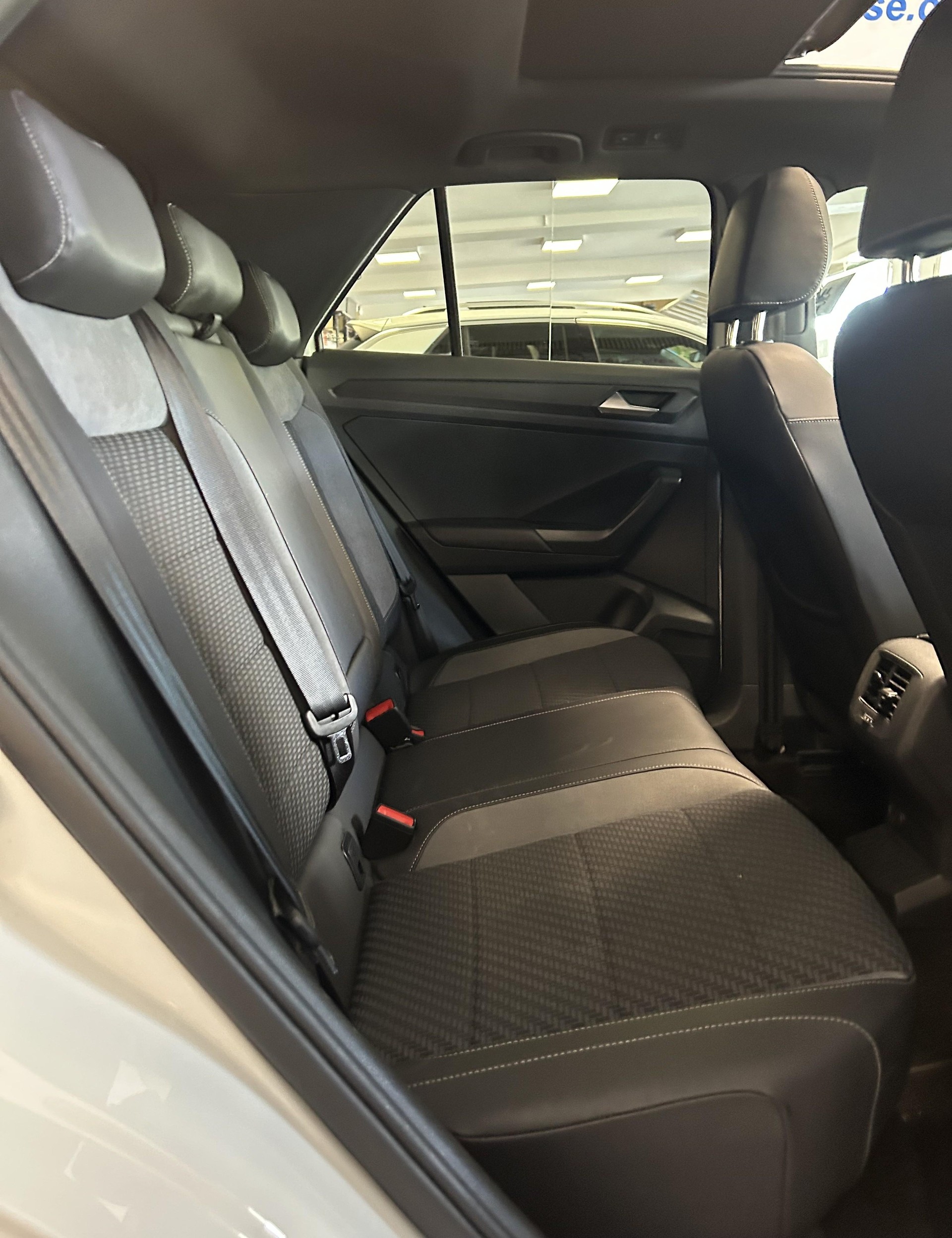 VW T-Roc 2.0 TSI R-Line DSG 4motion-image-18