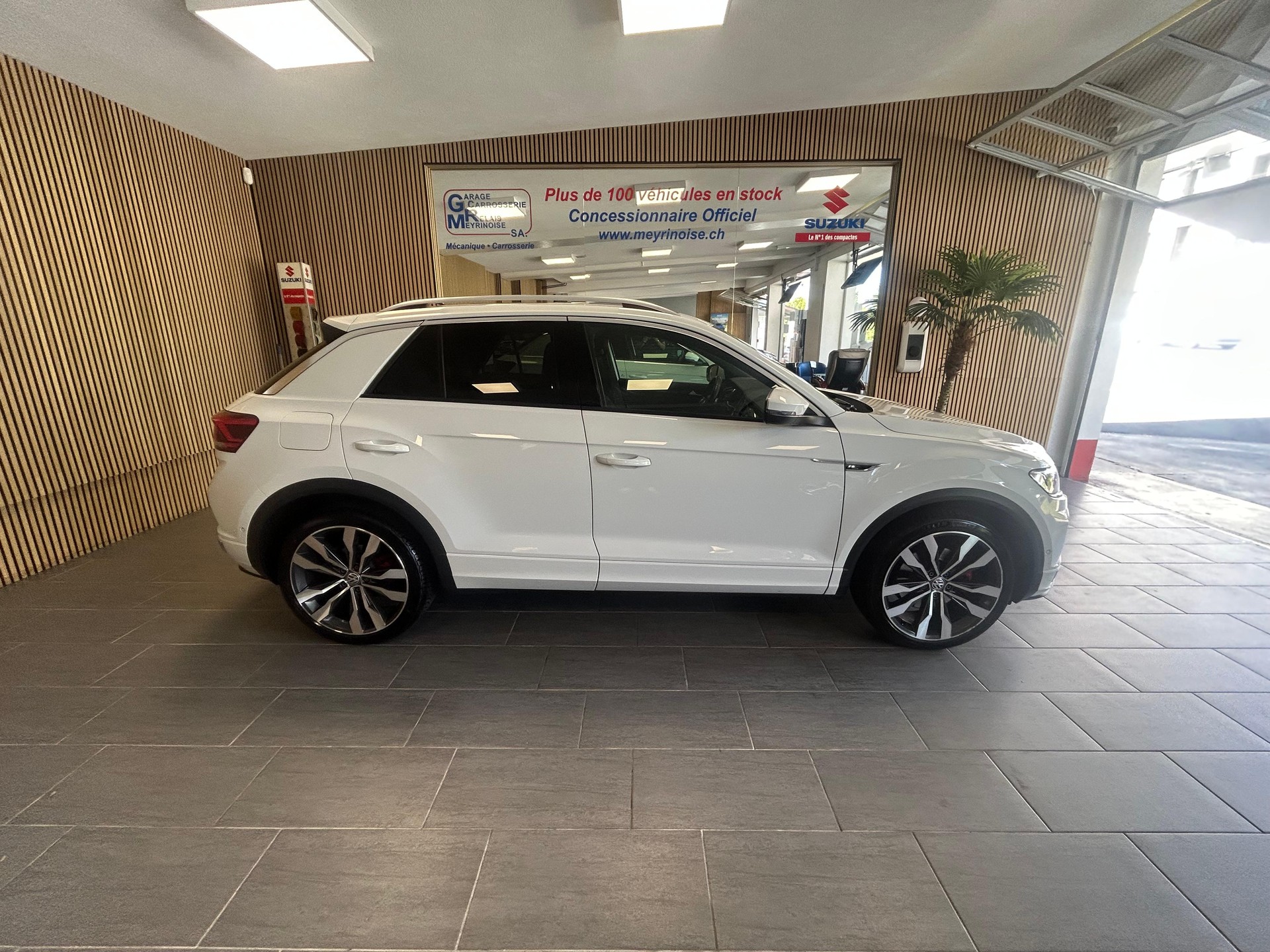 VW T-Roc 2.0 TSI R-Line DSG 4motion-image-0