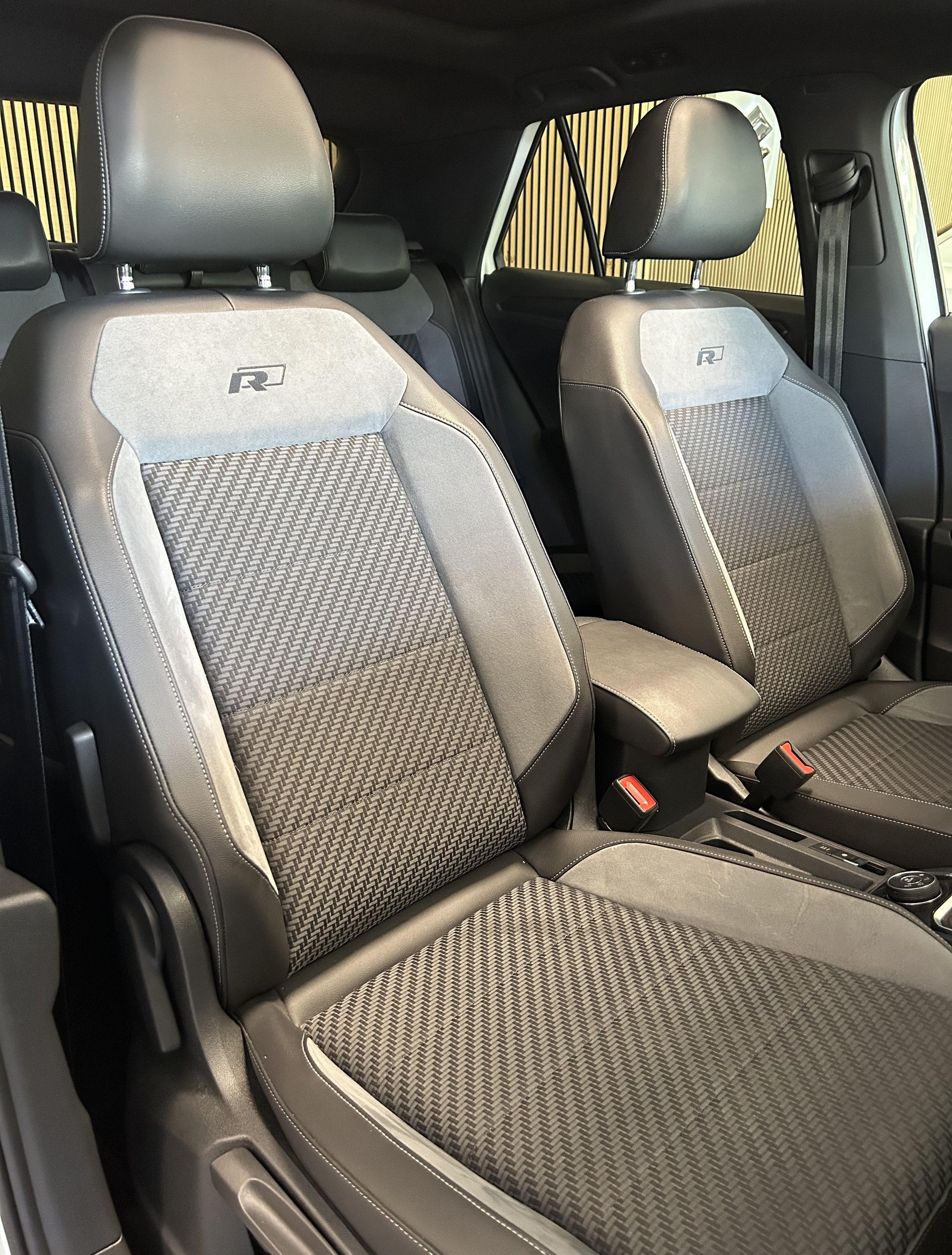 VW T-Roc 2.0 TSI R-Line DSG 4motion-image-17