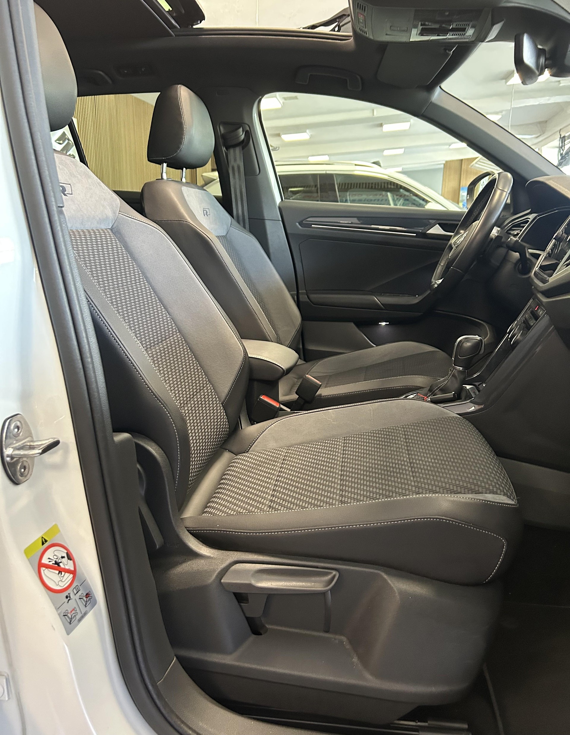 VW T-Roc 2.0 TSI R-Line DSG 4motion-image-16