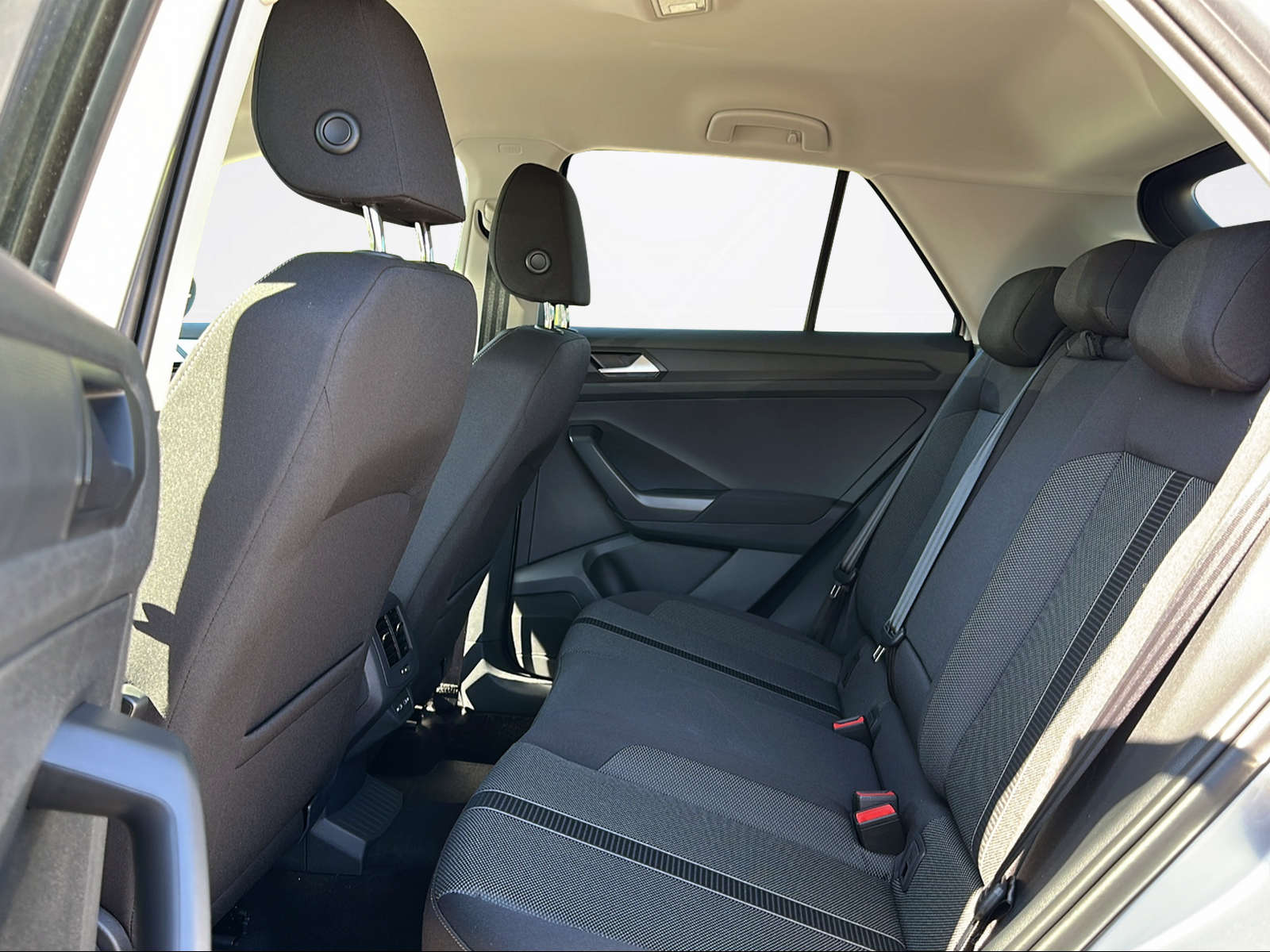 VW T-Roc 1.5 TSI EVO Life United DSG-image-8