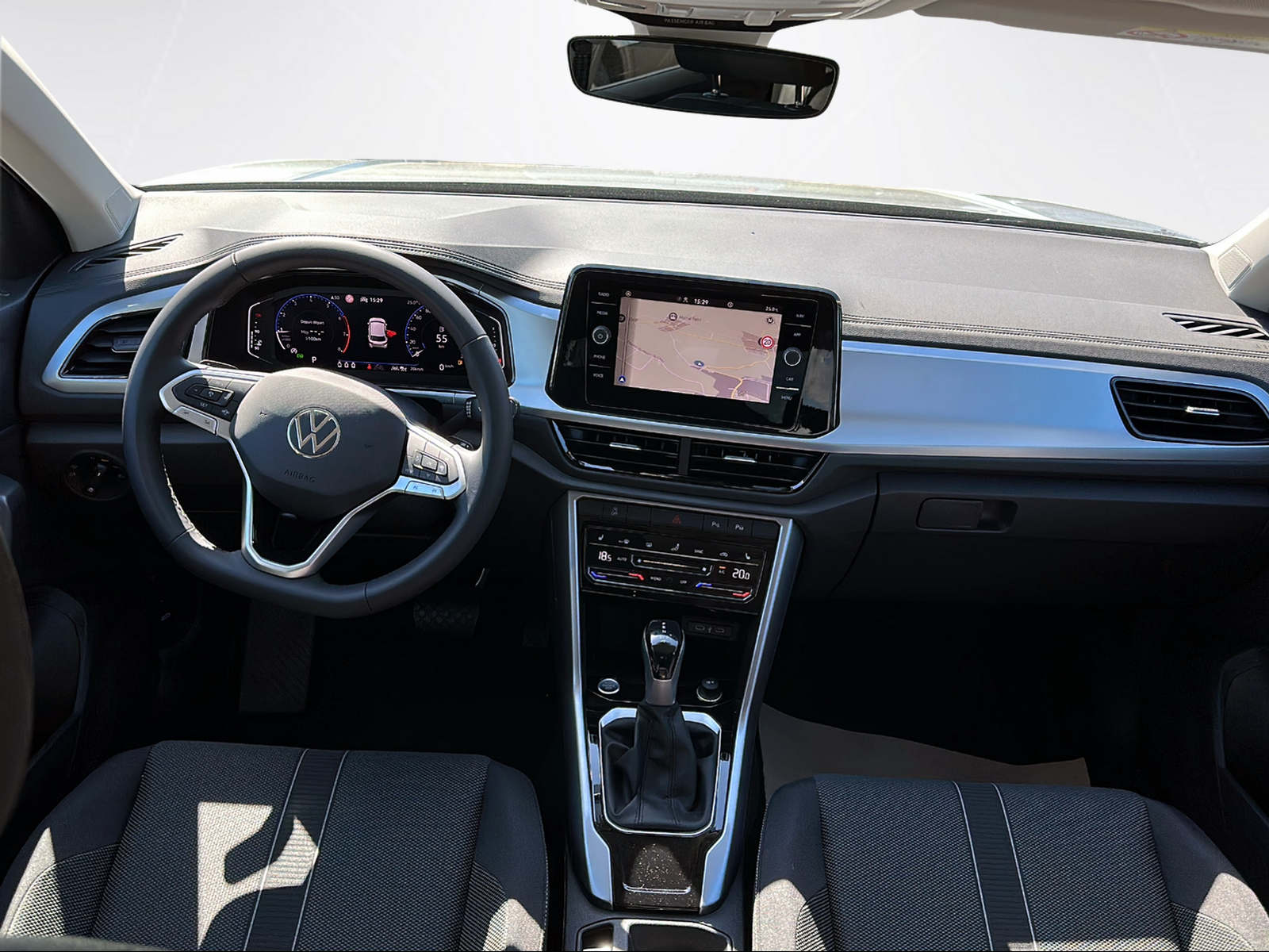 VW T-Roc 1.5 TSI EVO Life United DSG-image-9