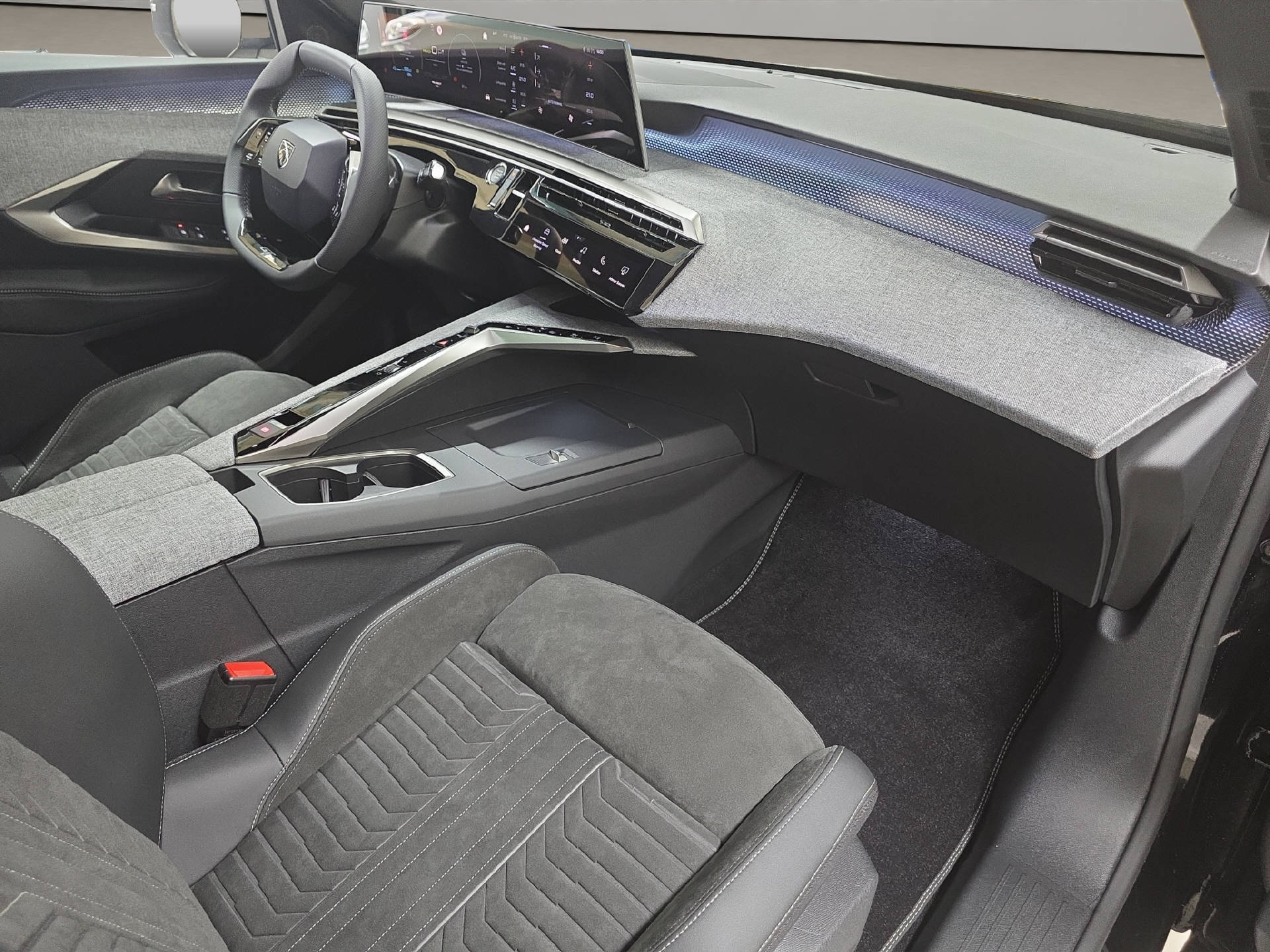 PEUGEOT E-3008 Launch Edition 4x4-image-10