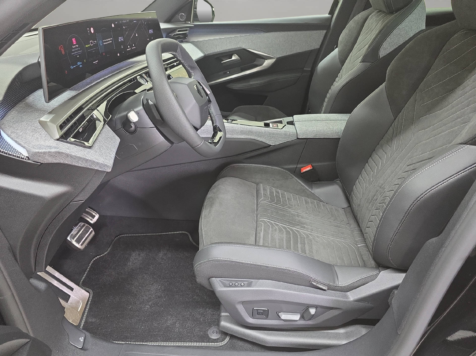 PEUGEOT E-3008 Launch Edition 4x4-image-5