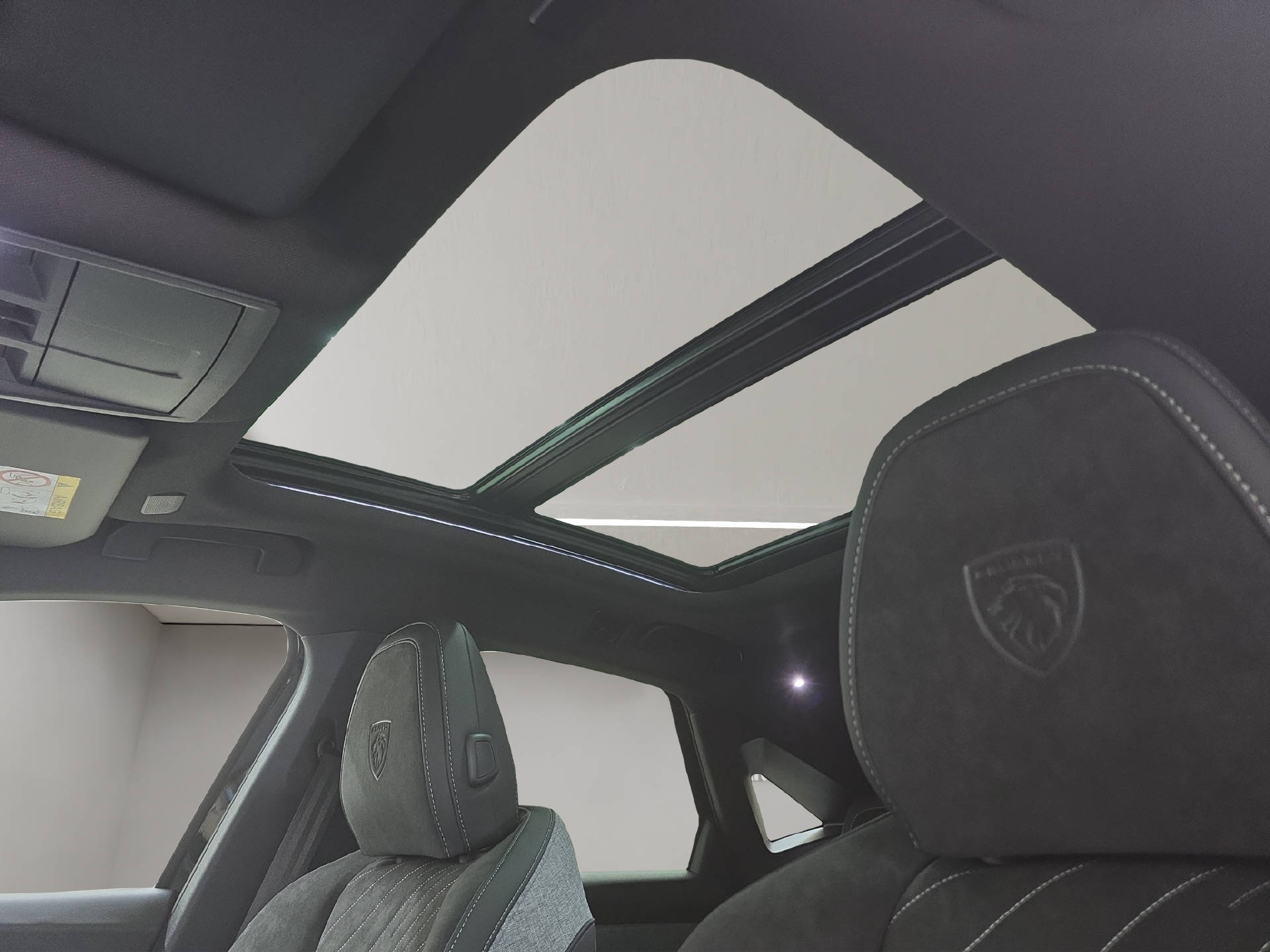 PEUGEOT E-3008 Launch Edition 4x4-image-13
